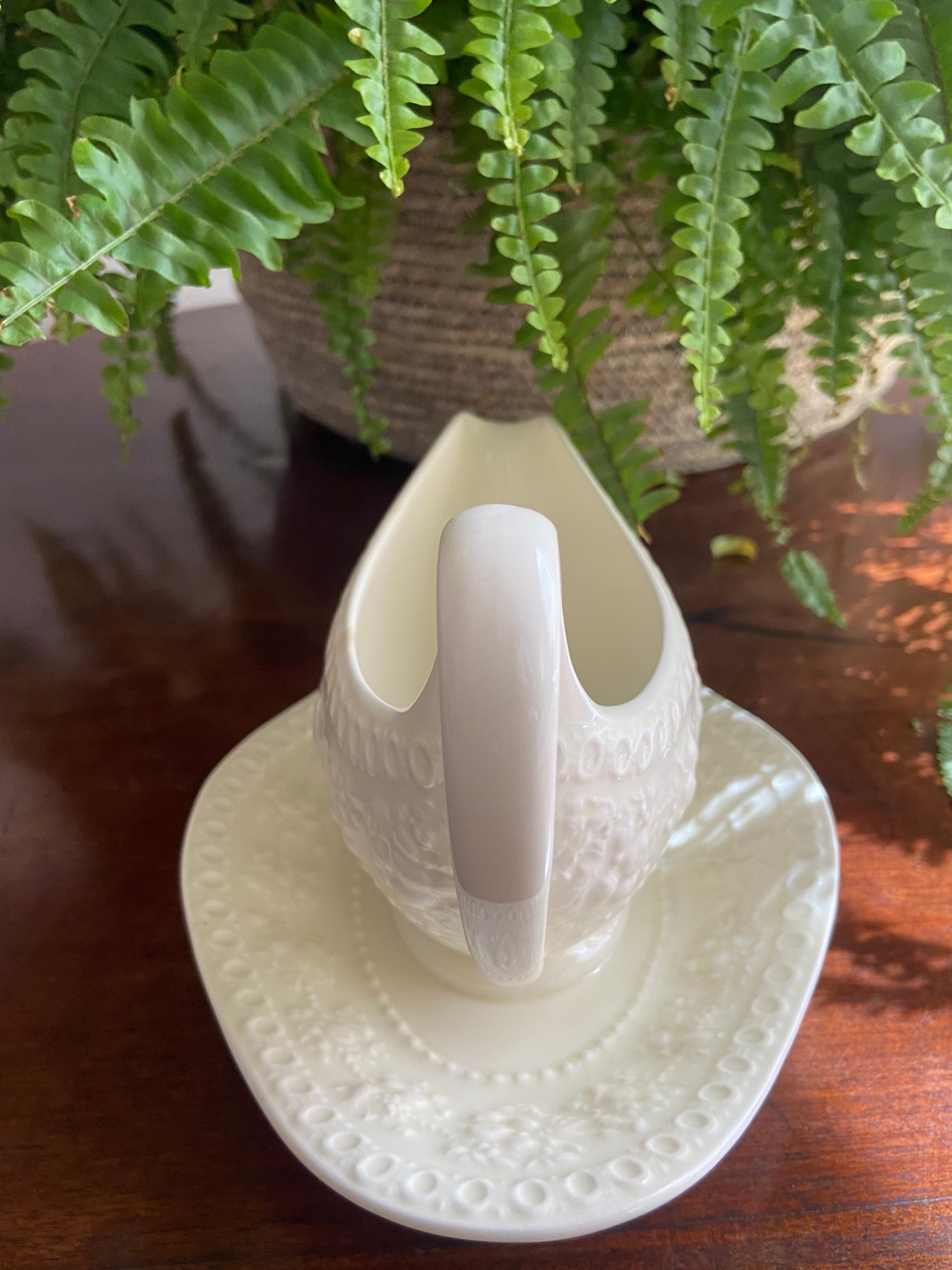 Salsera en porcelana inglesa "Wedgwood"