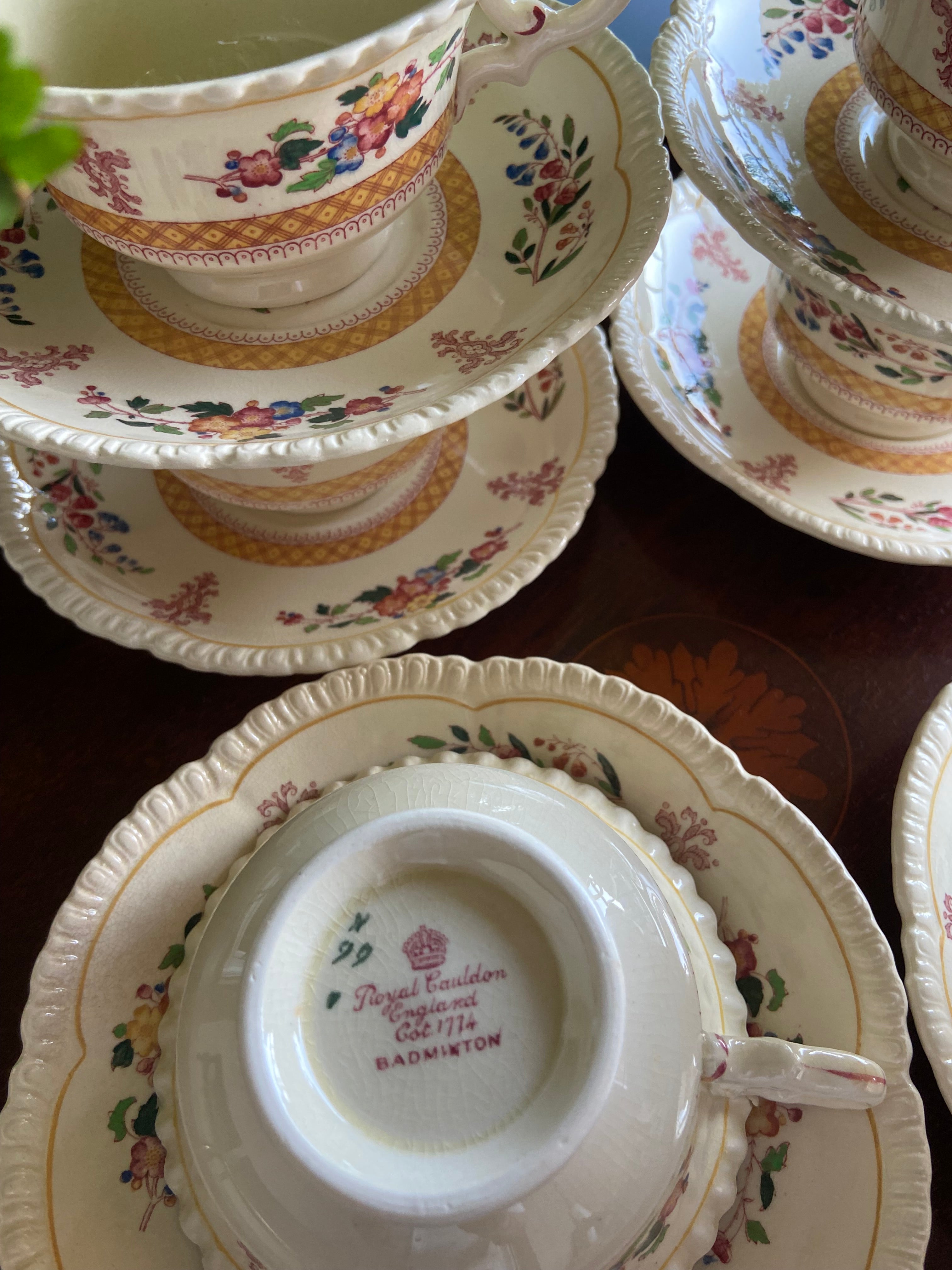 7 tazas té/desayuno en loza inglesa "Royal Couldon"
