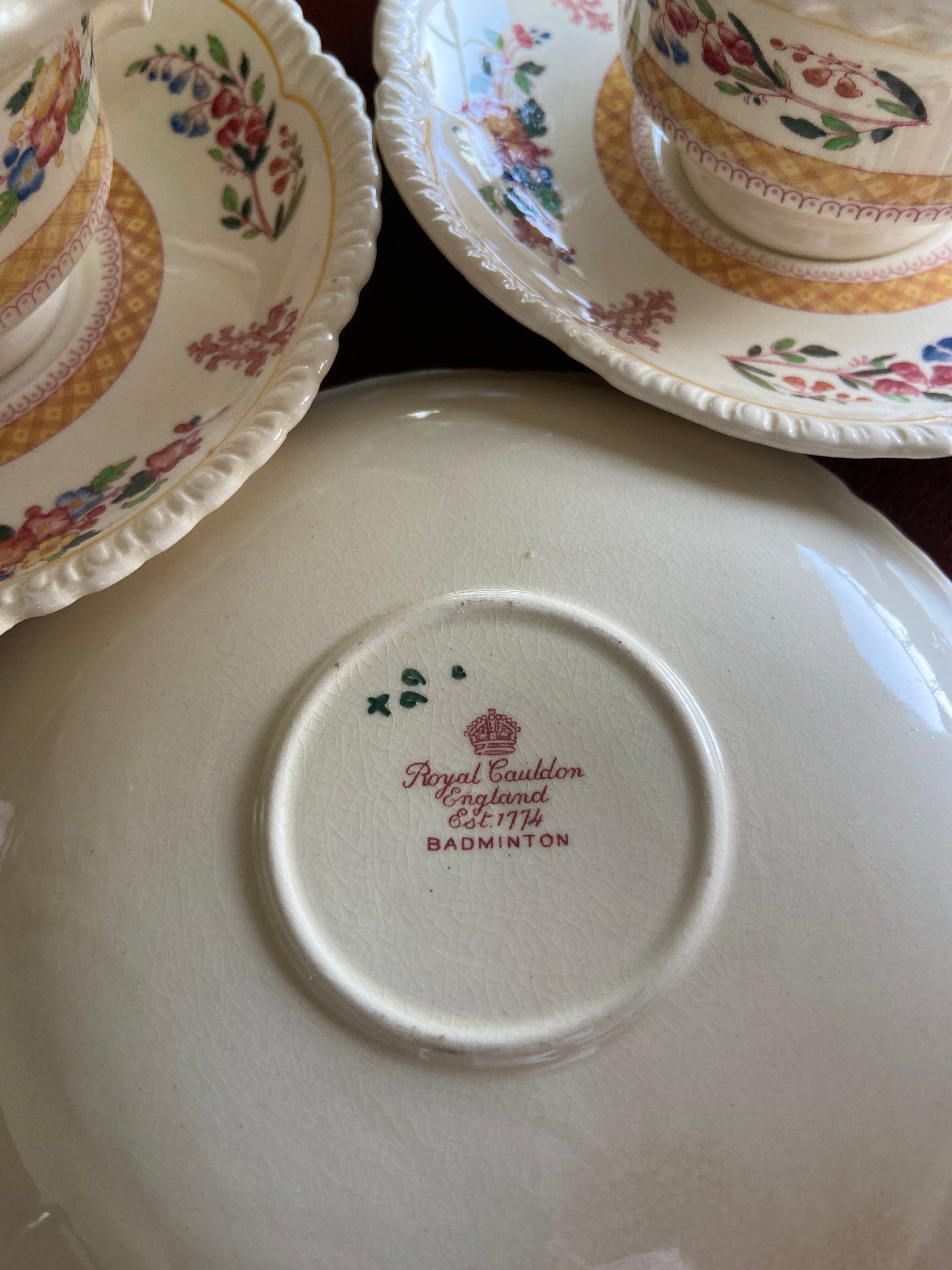7 tazas té/desayuno en loza inglesa "Royal Couldon"