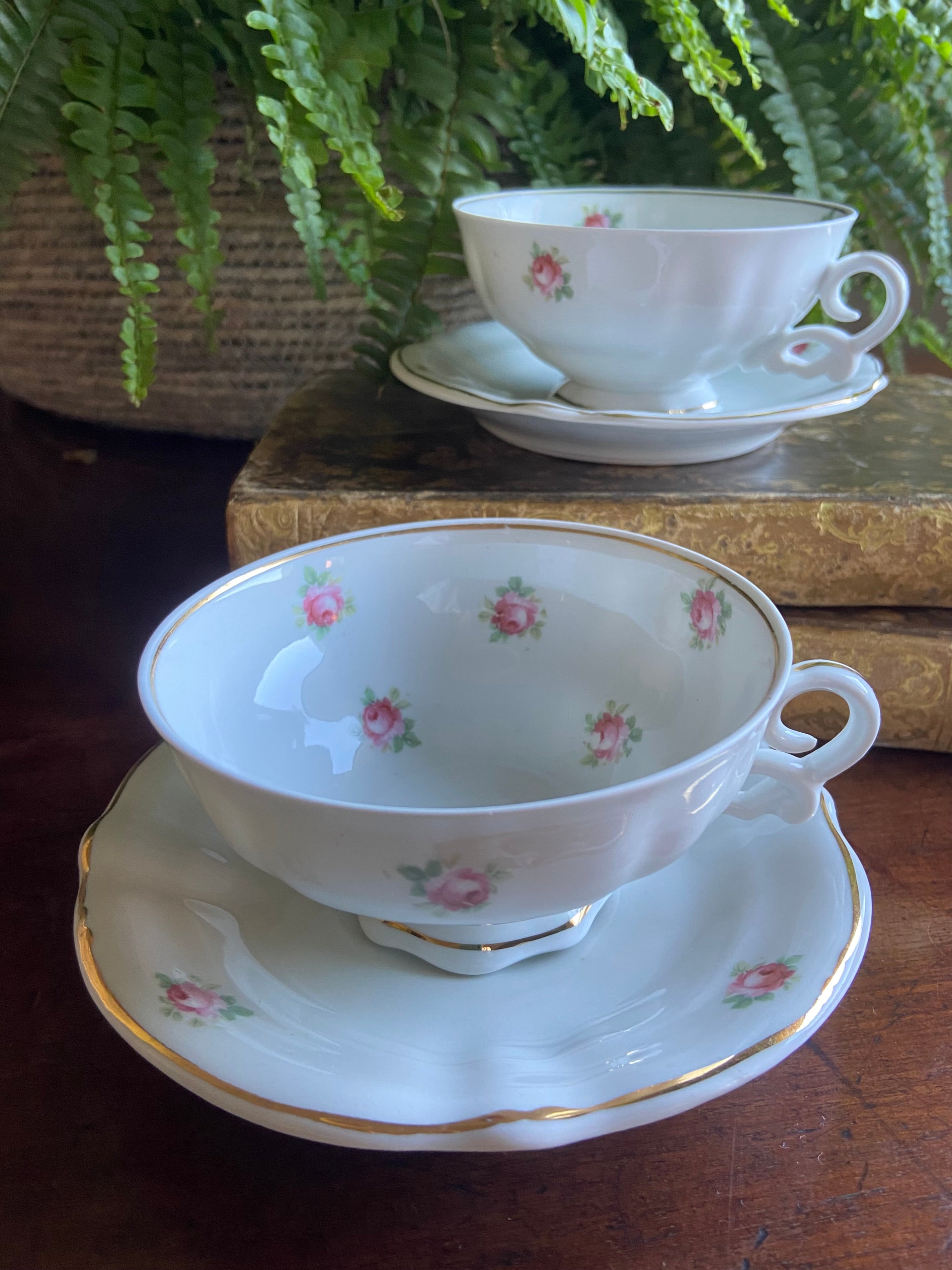 Pareja de tazas té/desayuno en porcelana "Hispania", Manises Valencia