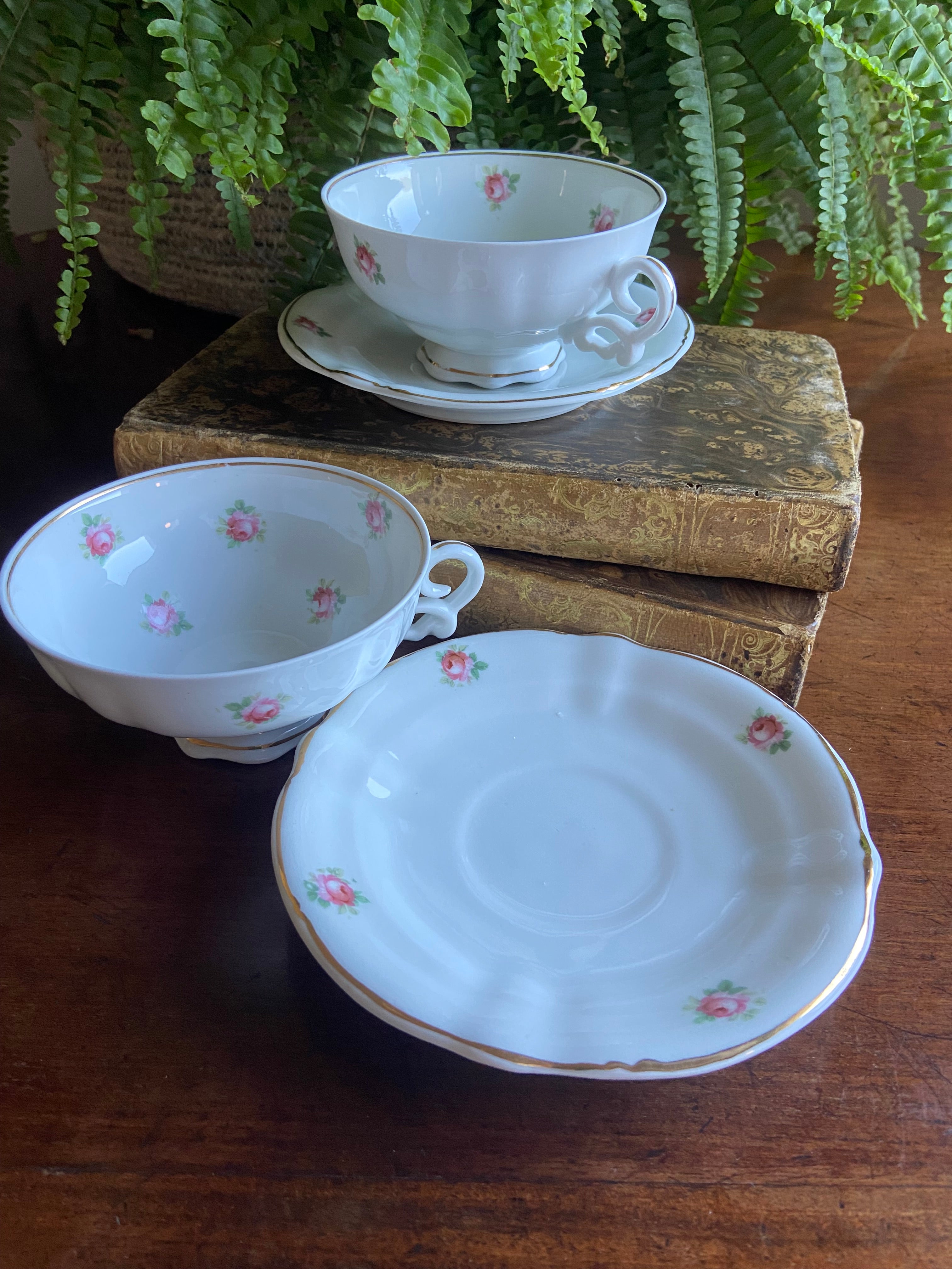 Pareja de tazas té/desayuno en porcelana "Hispania", Manises Valencia