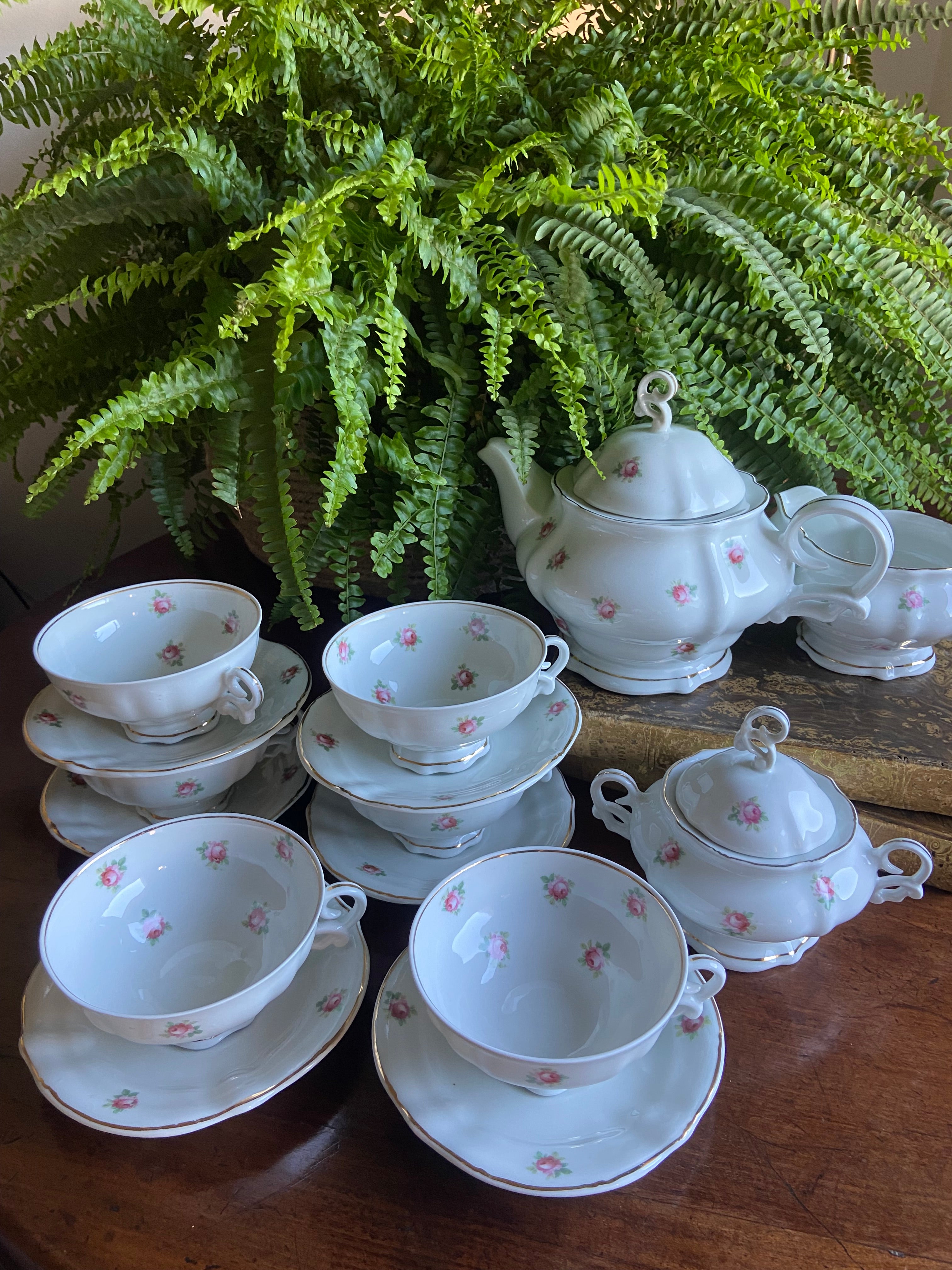 Juego de té en porcelana "Hispania" en Manises, Valencia