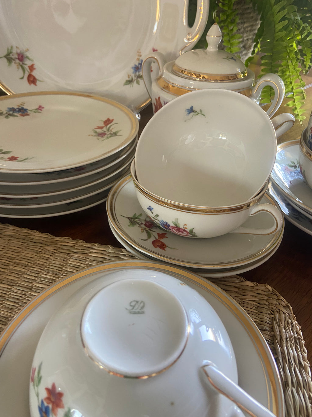 Juego de té en porcelana, fuente y 6 platos merienda en porcelana "Bidasoa"