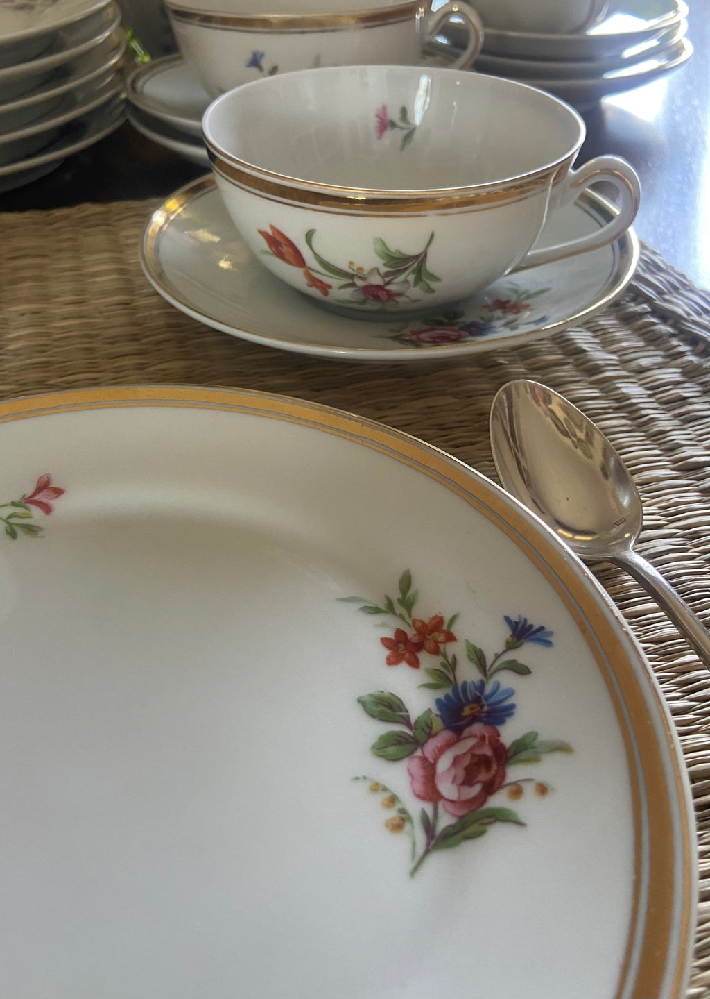 Juego de té en porcelana, fuente y 6 platos merienda en porcelana "Bidasoa"