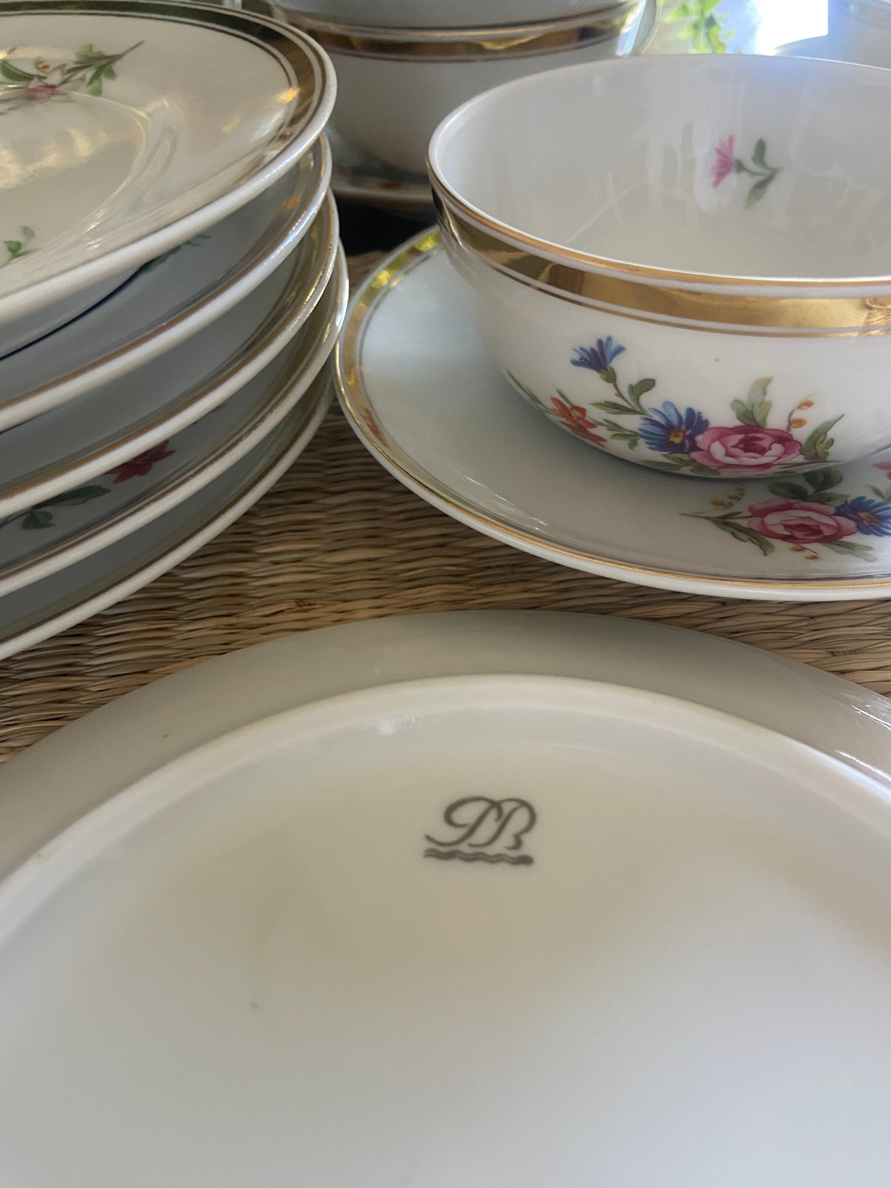 6 tazas de té con plato y 6 platos de merienda en porcelana "Bidasoa".