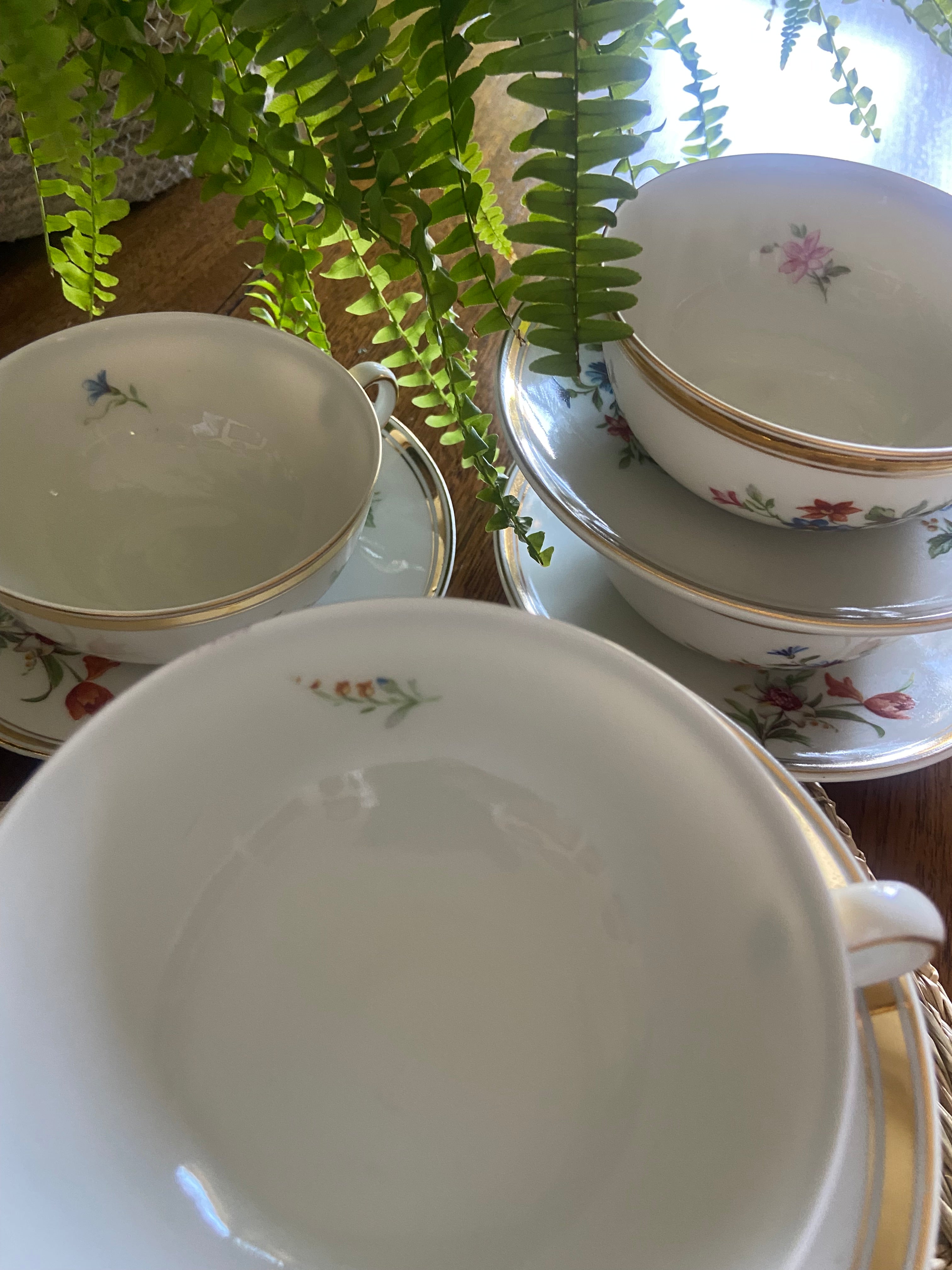 6 tazas de té con plato y 6 platos de merienda en porcelana "Bidasoa".
