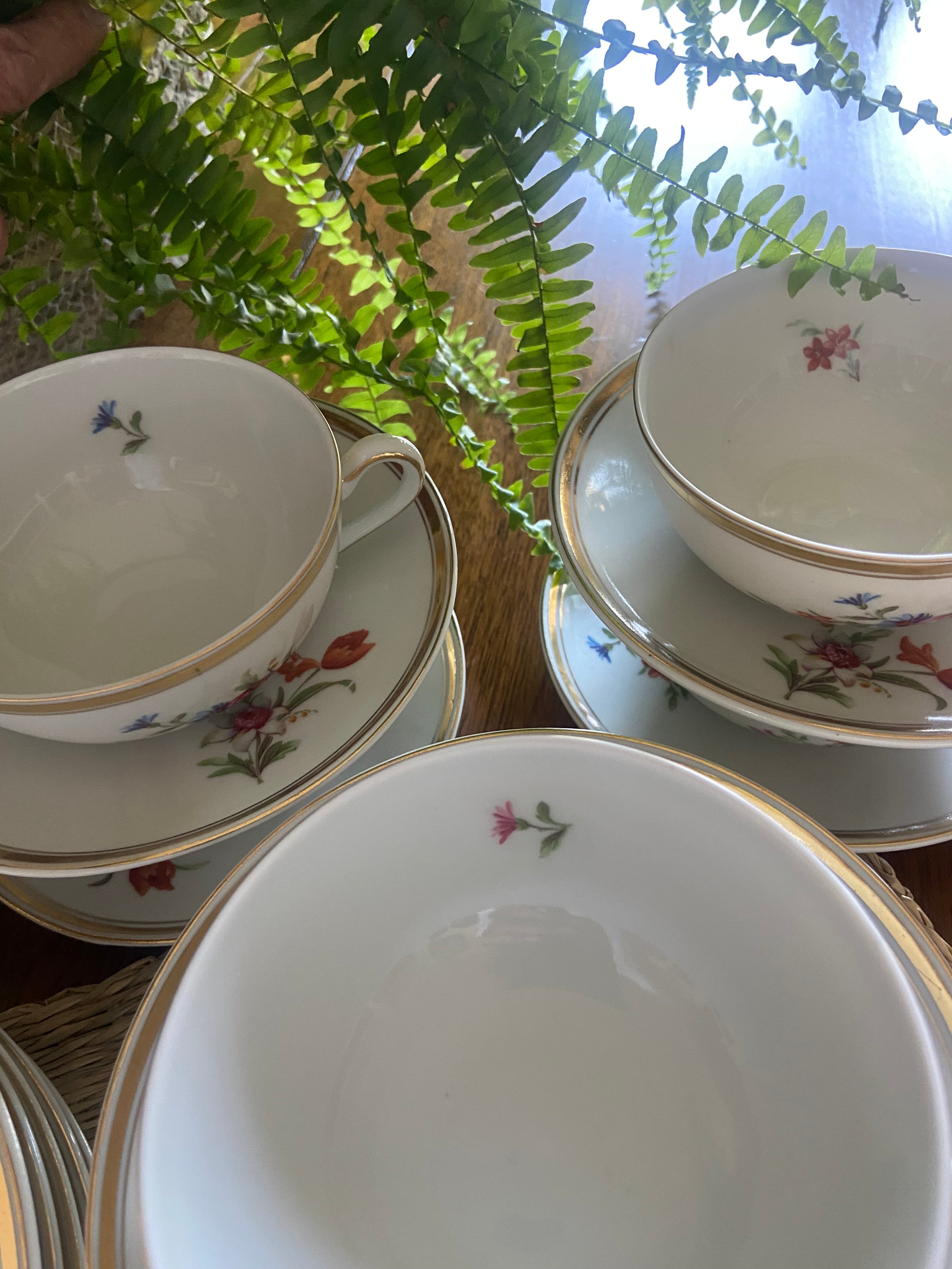 6 tazas de té con plato y 6 platos de merienda en porcelana "Bidasoa".