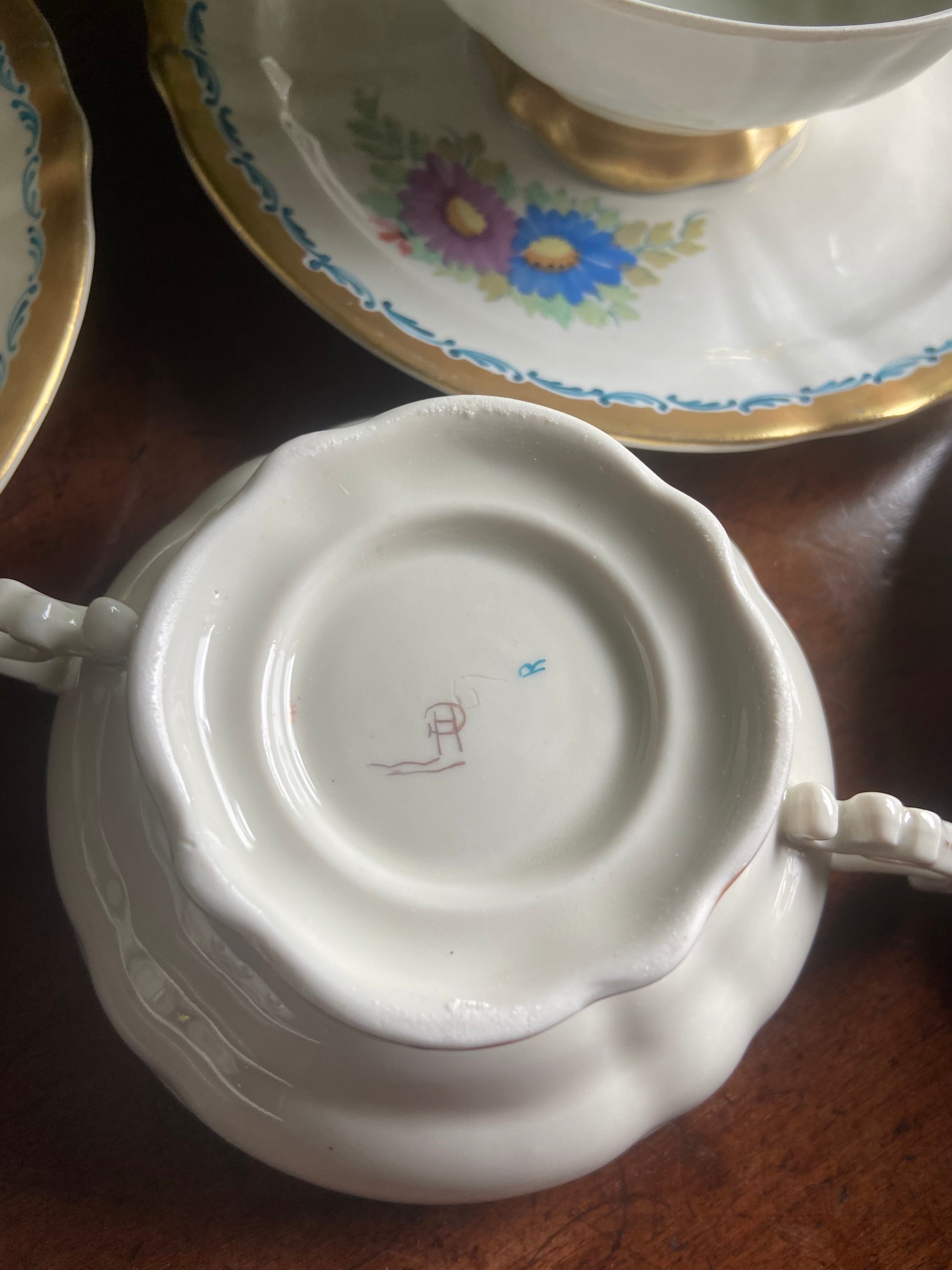 6 tazas de consomé en porcelana "Hispania" (Manises, Valencia).