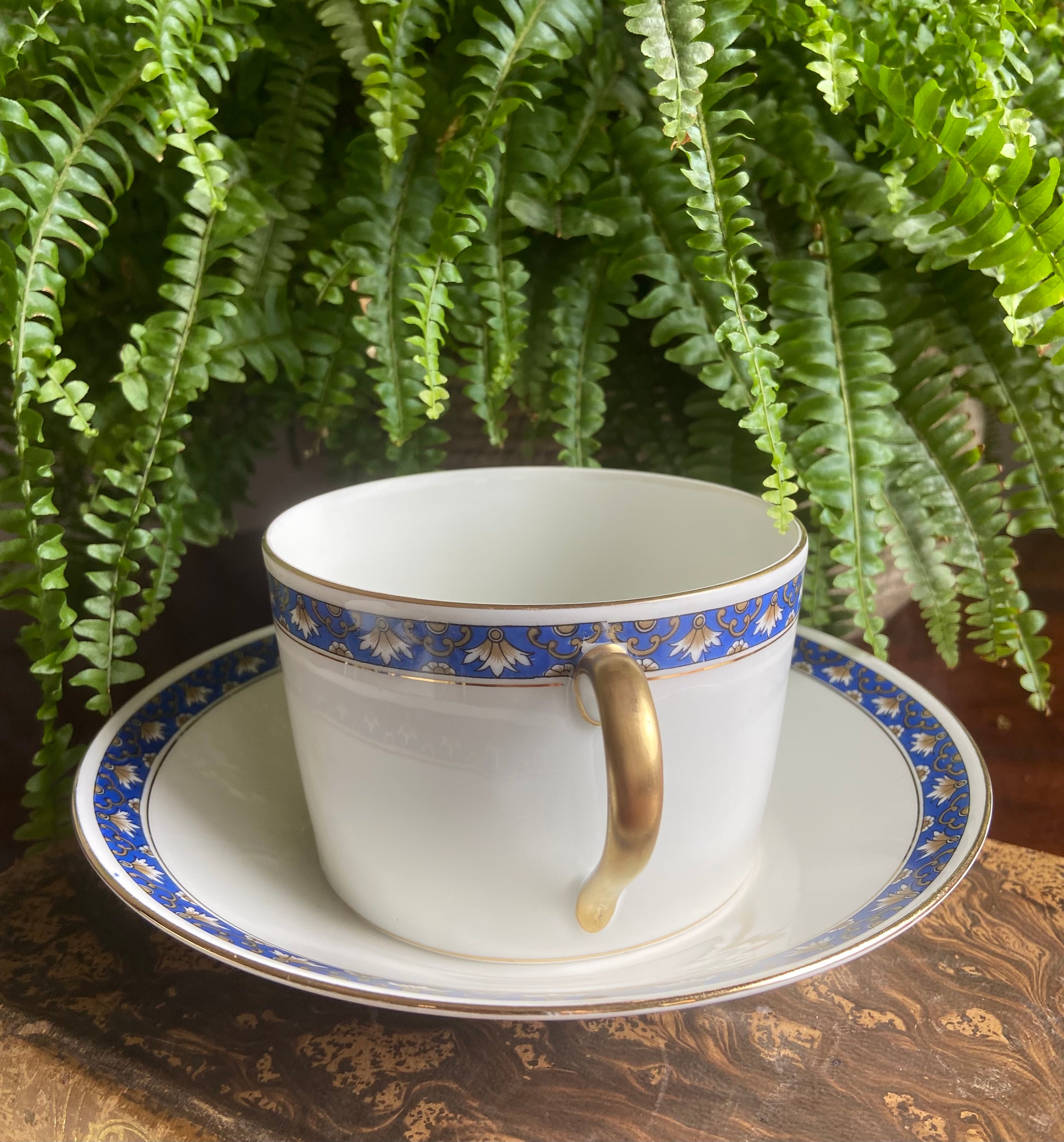 Taza de desayuno en porcelana francesa "W.G. & Cia" de Limoges.