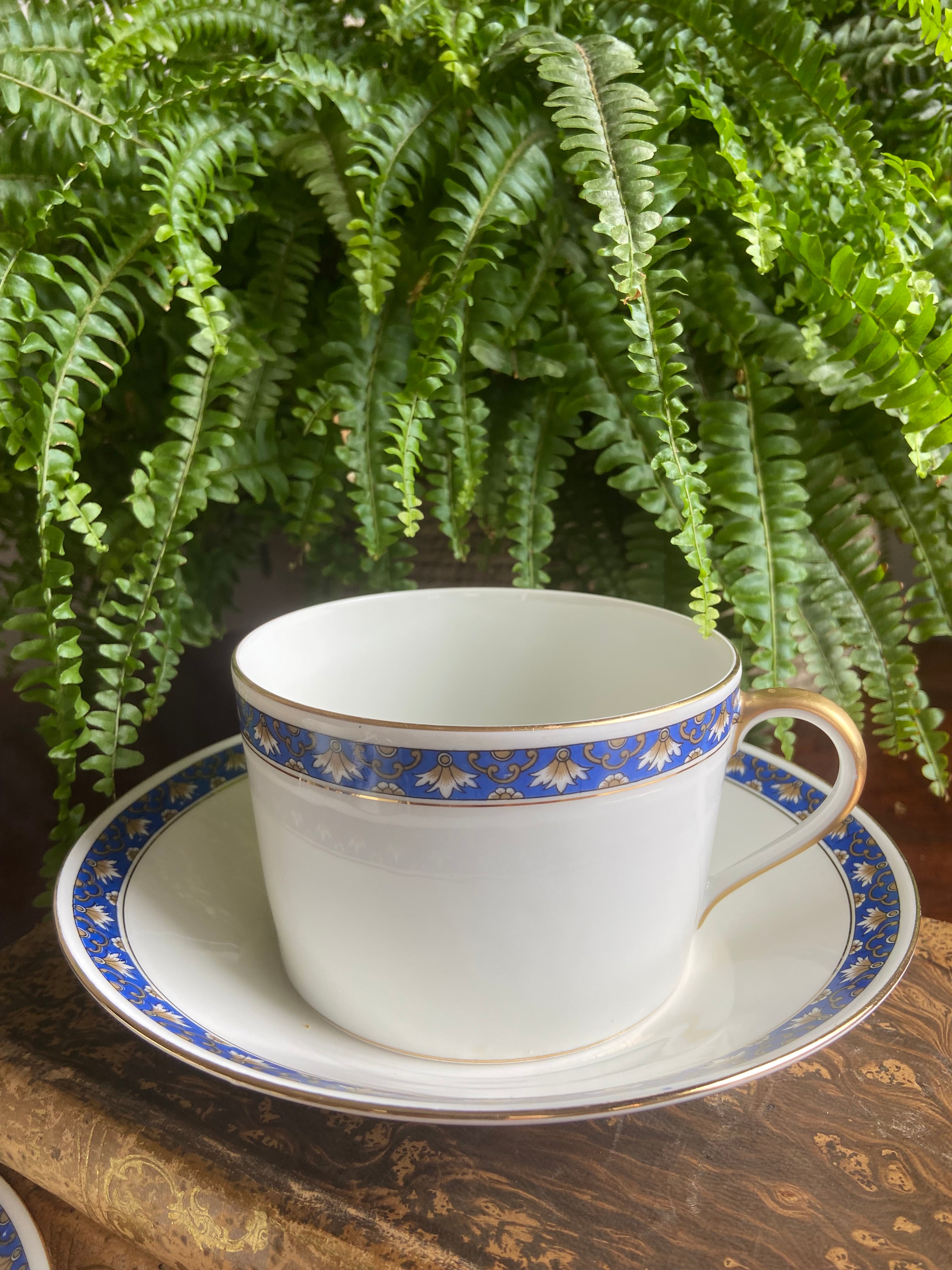 Taza de desayuno en porcelana francesa "W.G. & Cia" de Limoges.