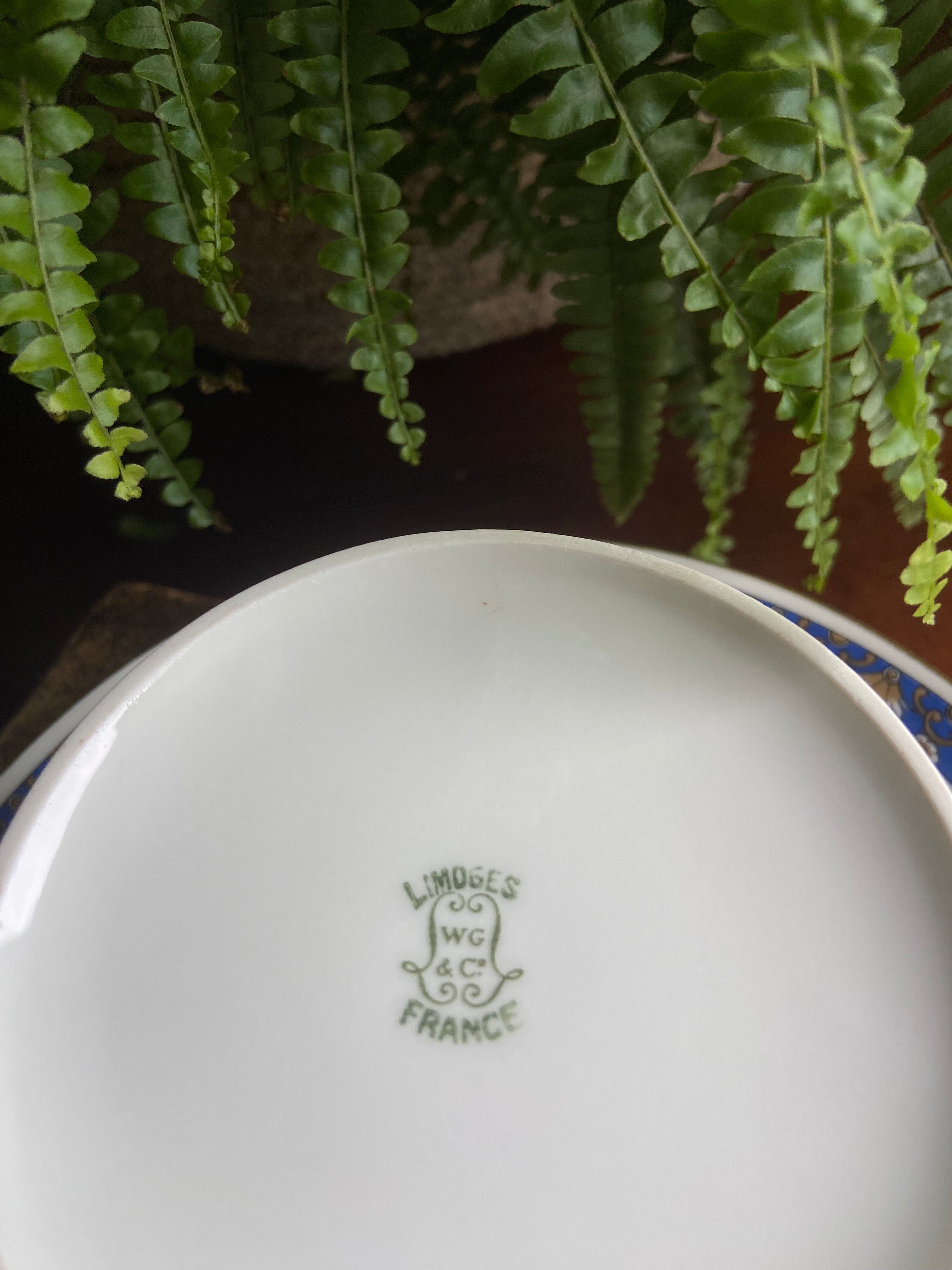 Taza de desayuno en porcelana francesa "W.G. & Cia" de Limoges.