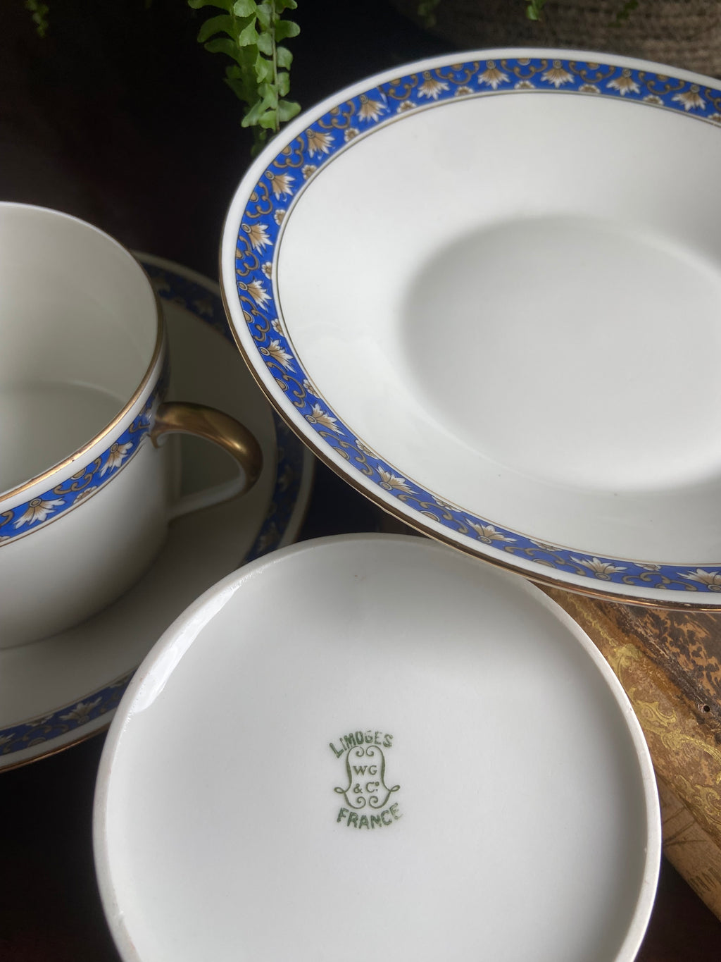 Pareja de tazas desayuno en porcelana francesa  "W.G & Cia" de Limoges.
