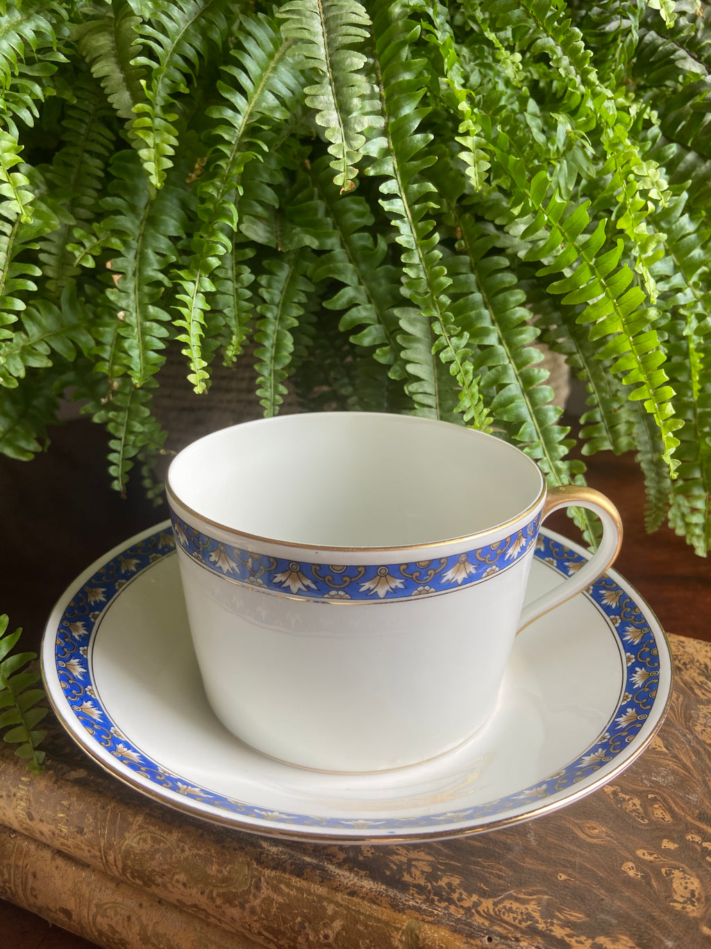 Taza de desayuno en porcelana francesa "W.G. & Cia" de Limoges.