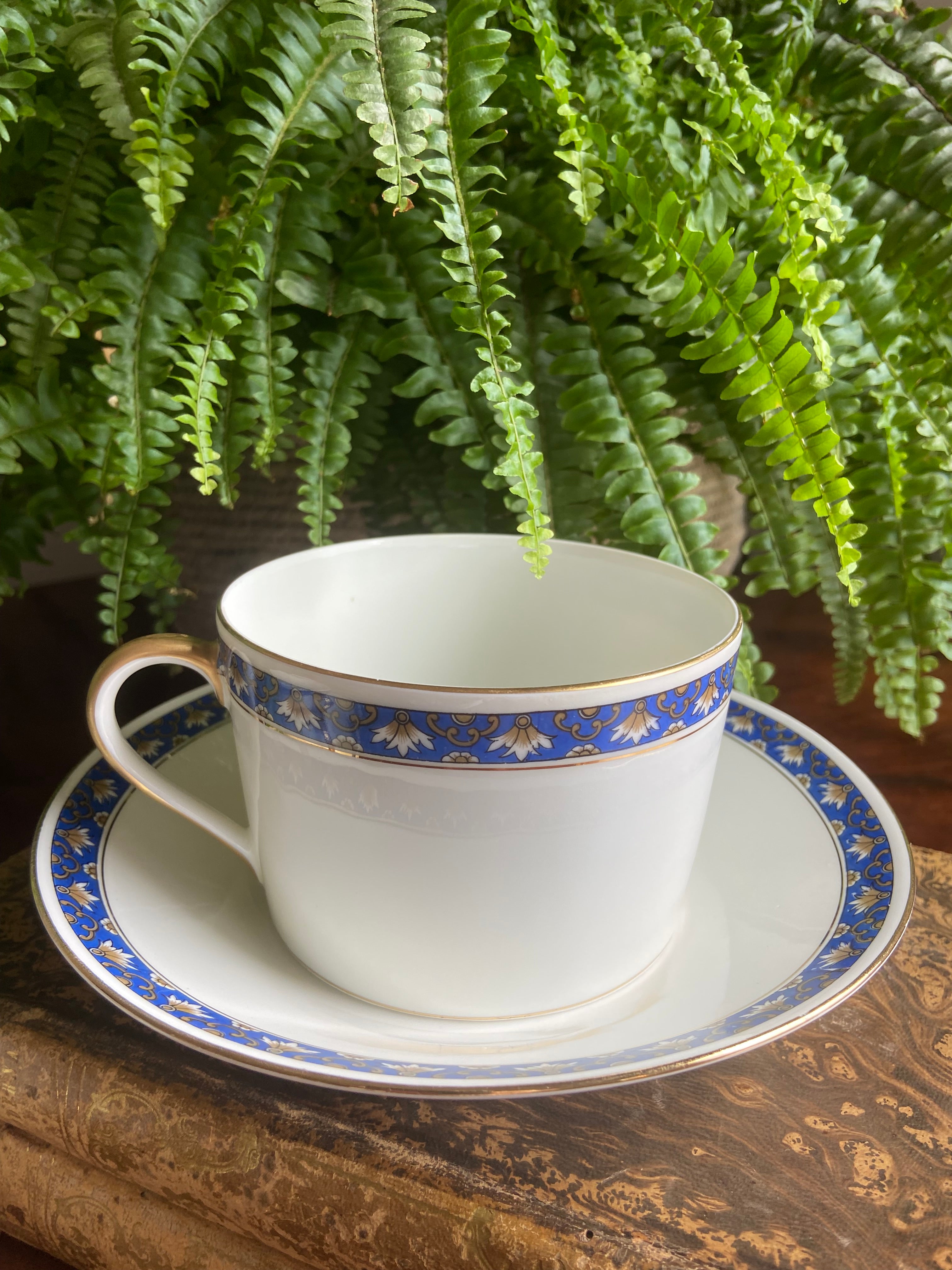 Taza de desayuno en porcelana francesa "W.G. & Cia" de Limoges.