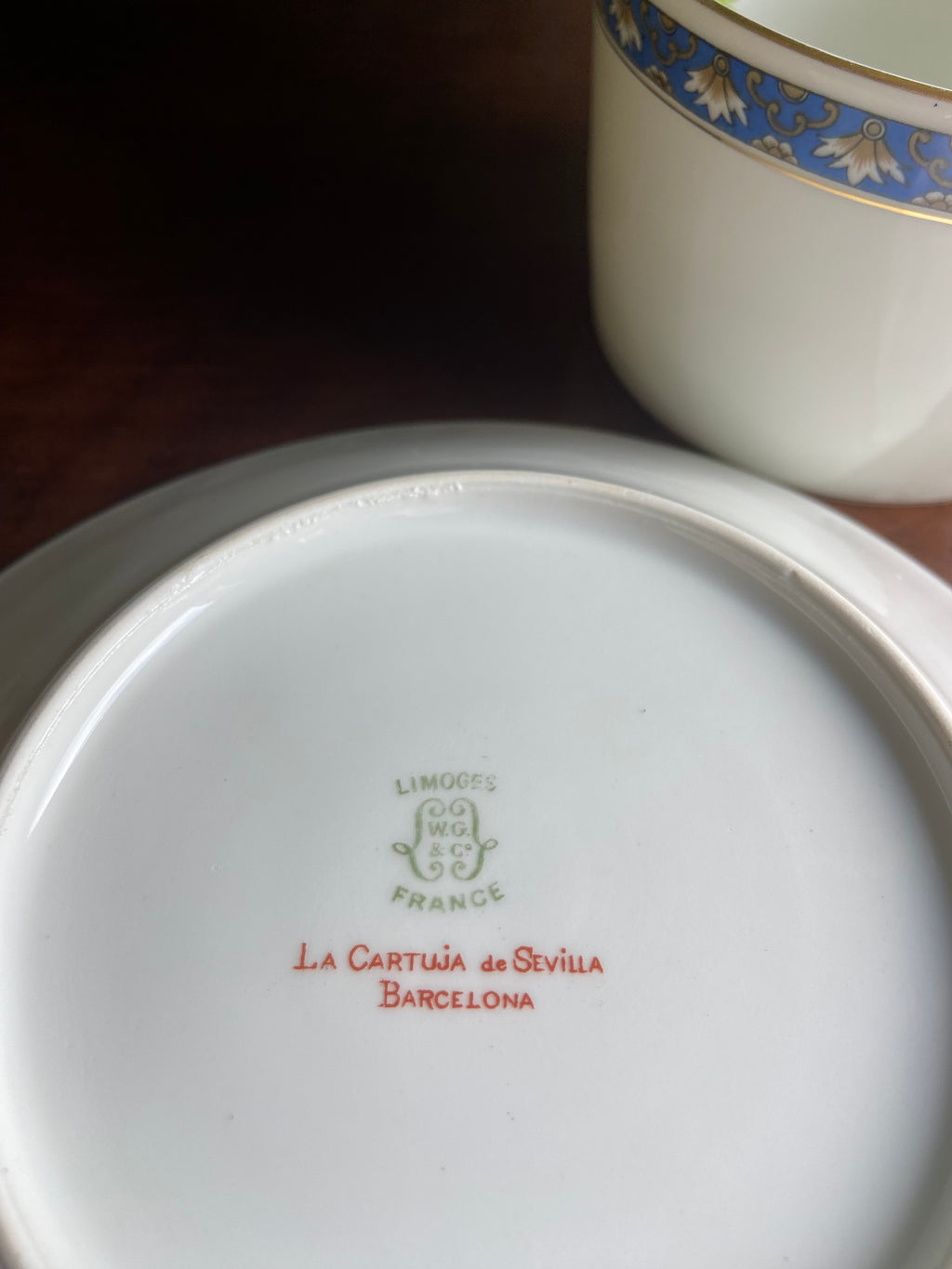 Pareja de tazas desayuno en porcelana francesa  "W.G & Cia" de Limoges.