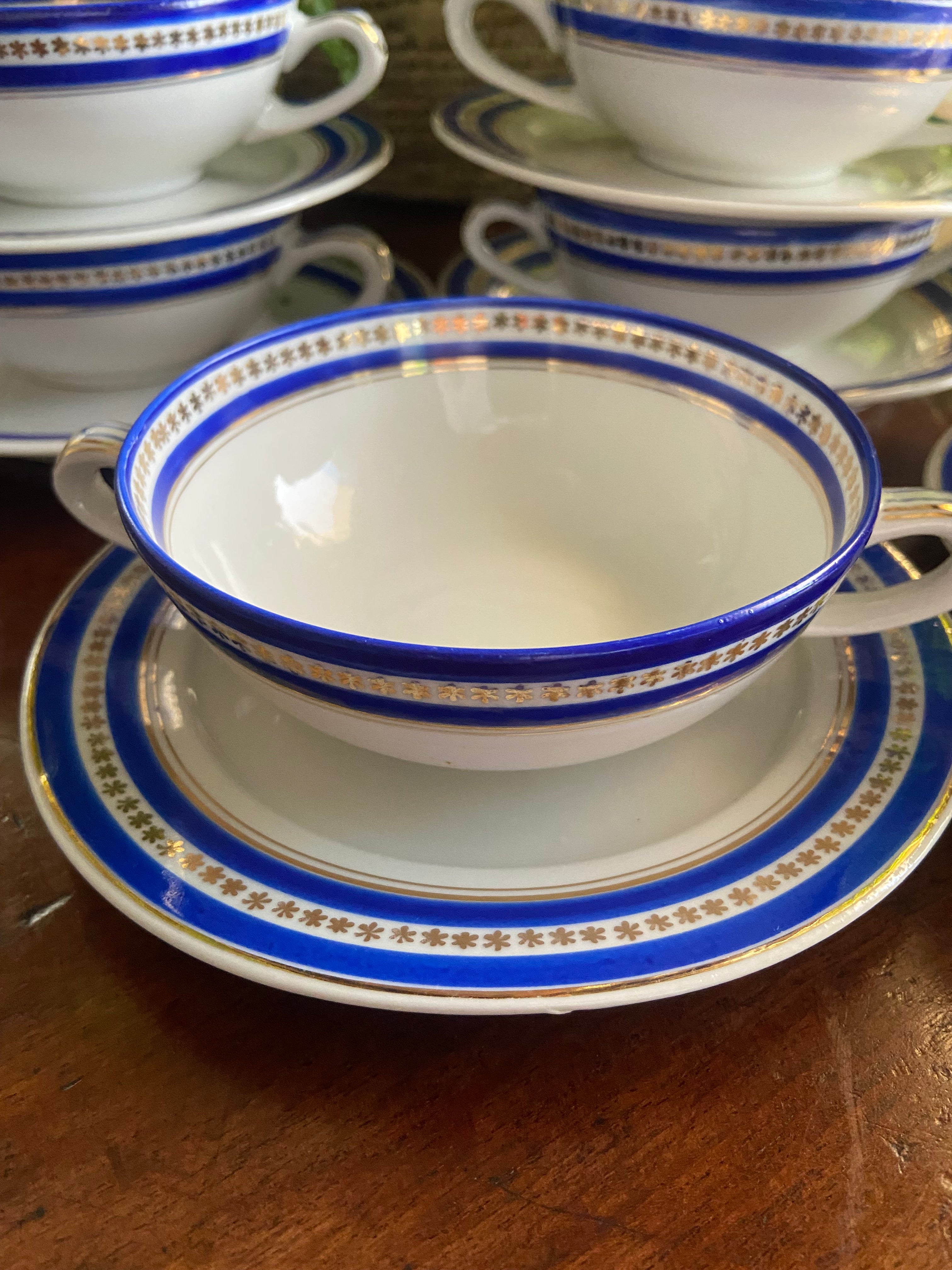 10 tazas de consomé en porcelana alemana "Jager"