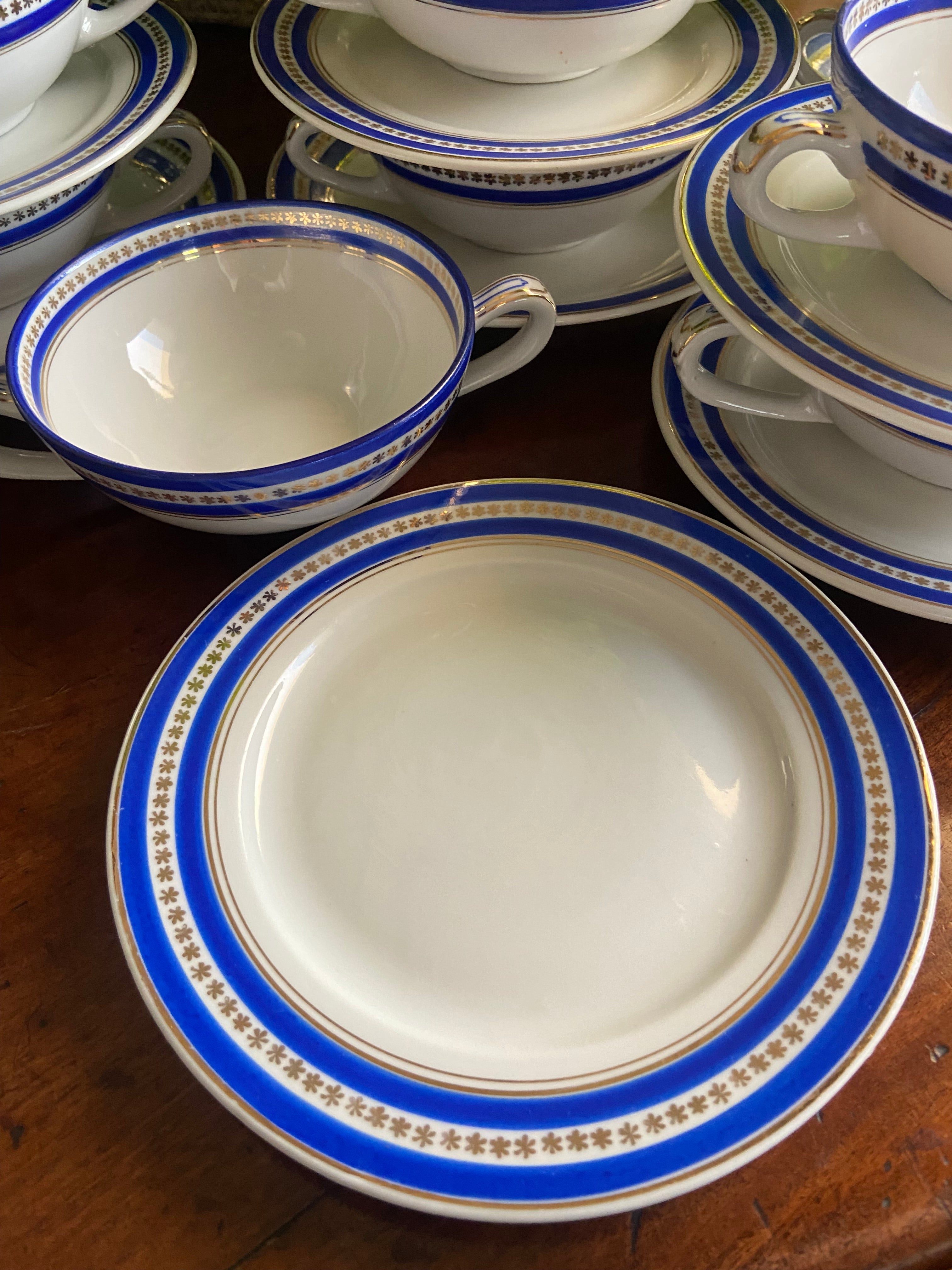 10 tazas de consomé en porcelana alemana "Jager"
