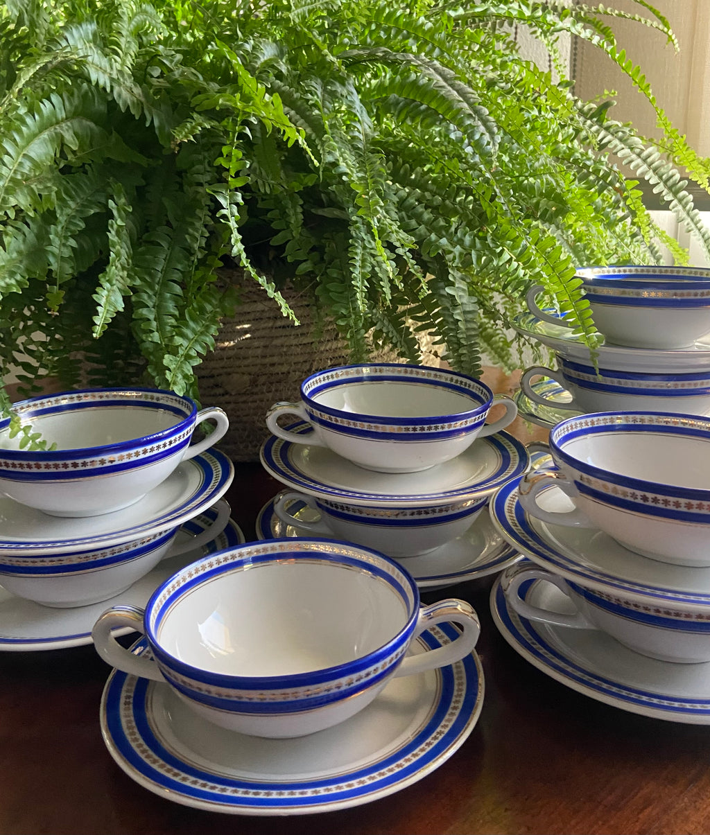 10 tazas de consomé en porcelana alemana "Jager"