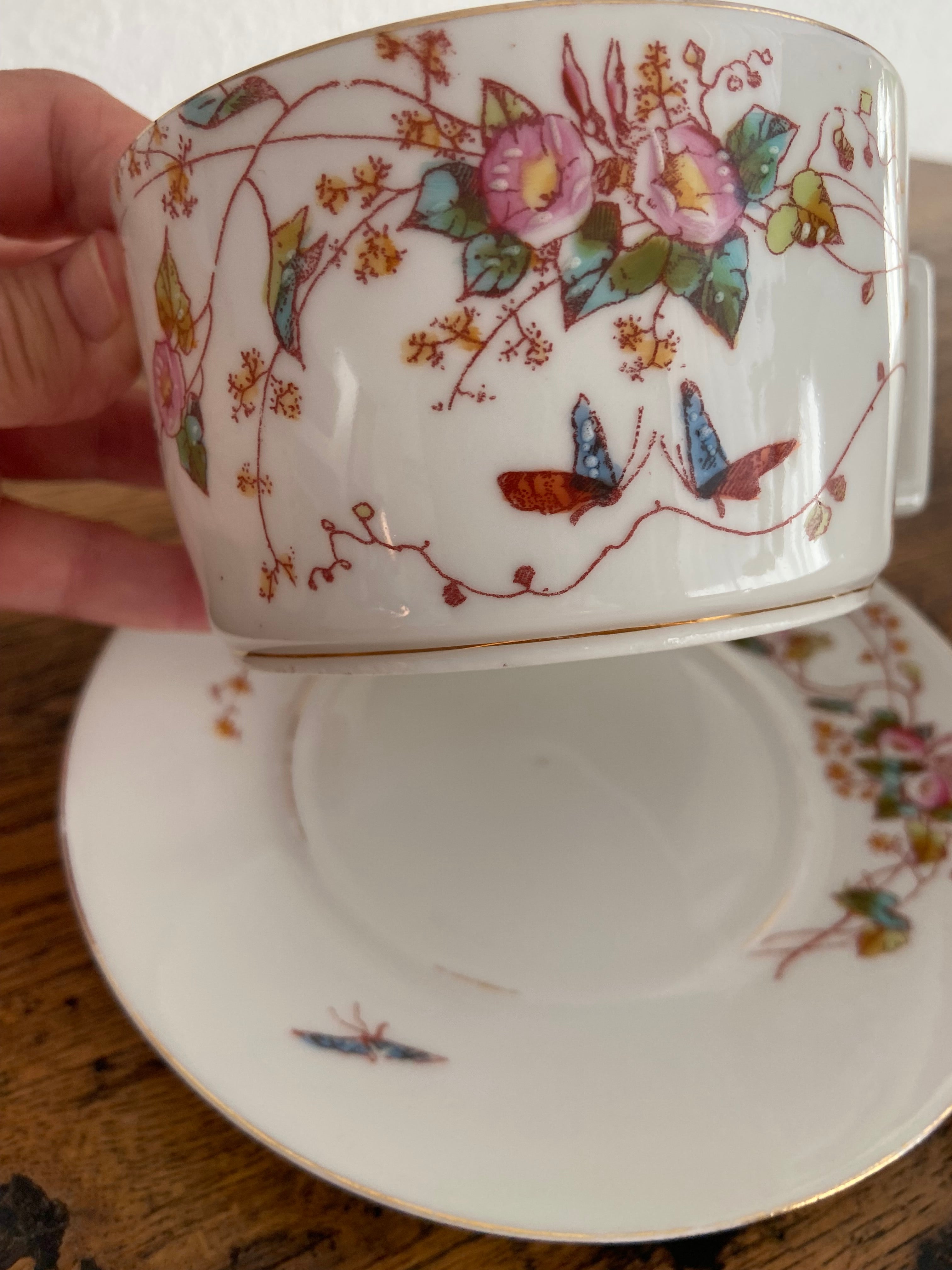 Pareja tazas desayuño en porcelana