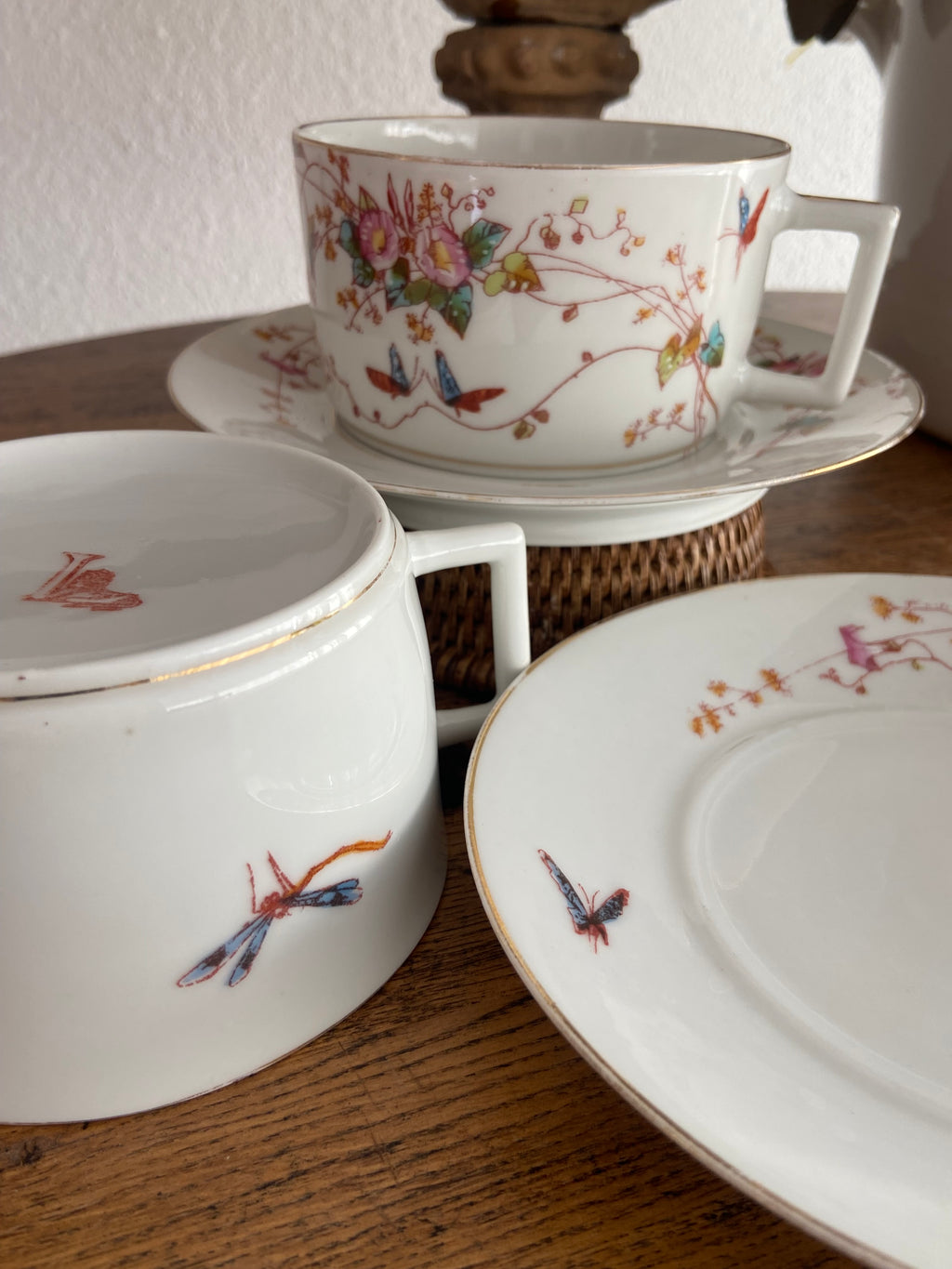 Pareja tazas desayuño en porcelana