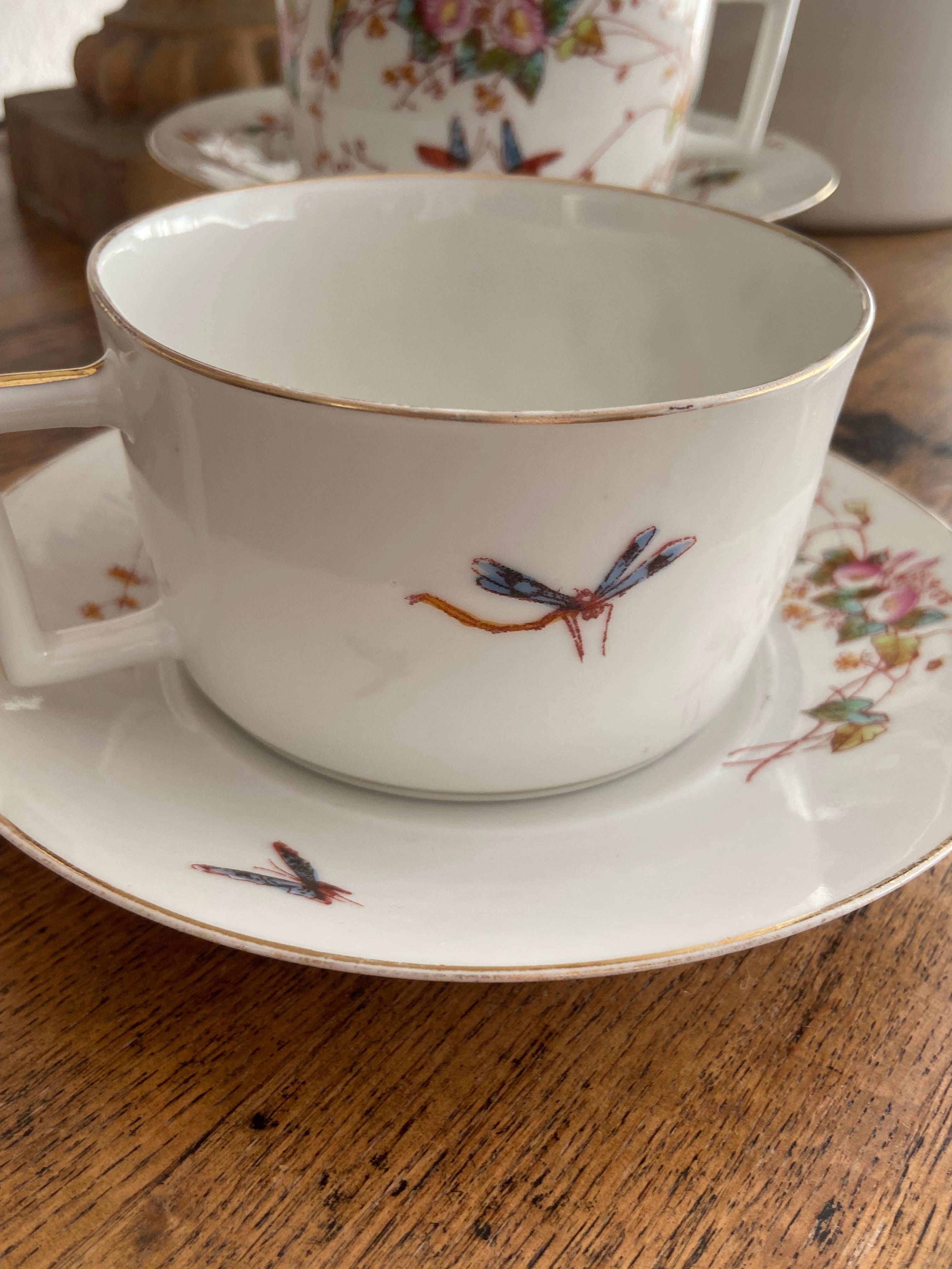 Pareja tazas desayuño en porcelana
