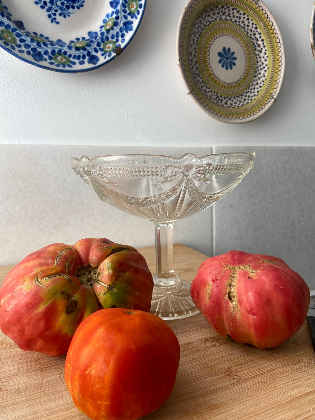 Frutero en vidrio prensado