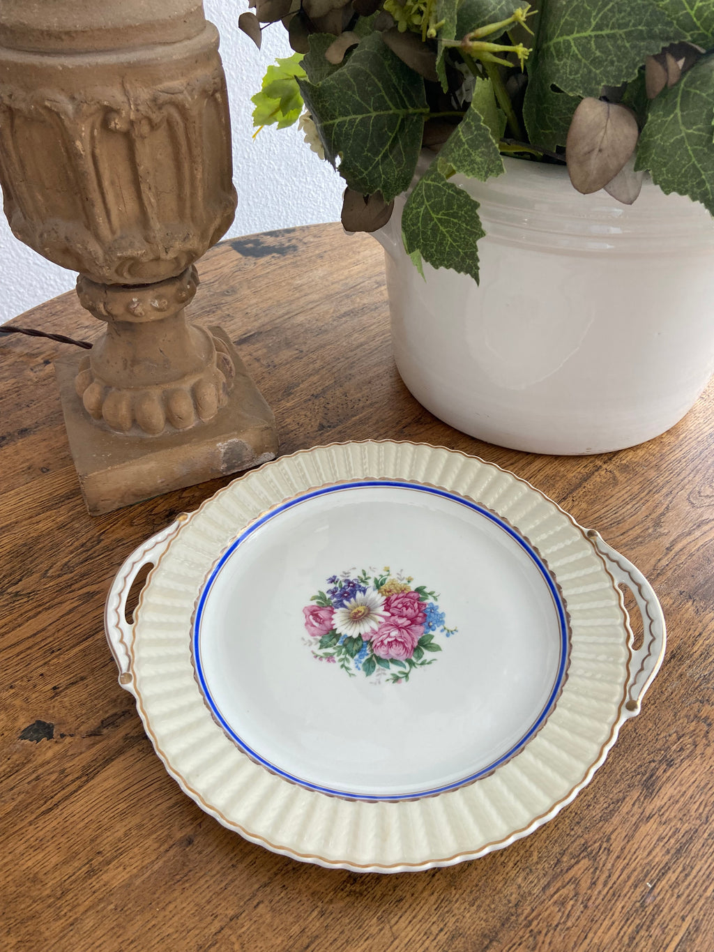 Fuente redonda con asas en porcelana francesa de Limoges "Bernardaud & Cia"