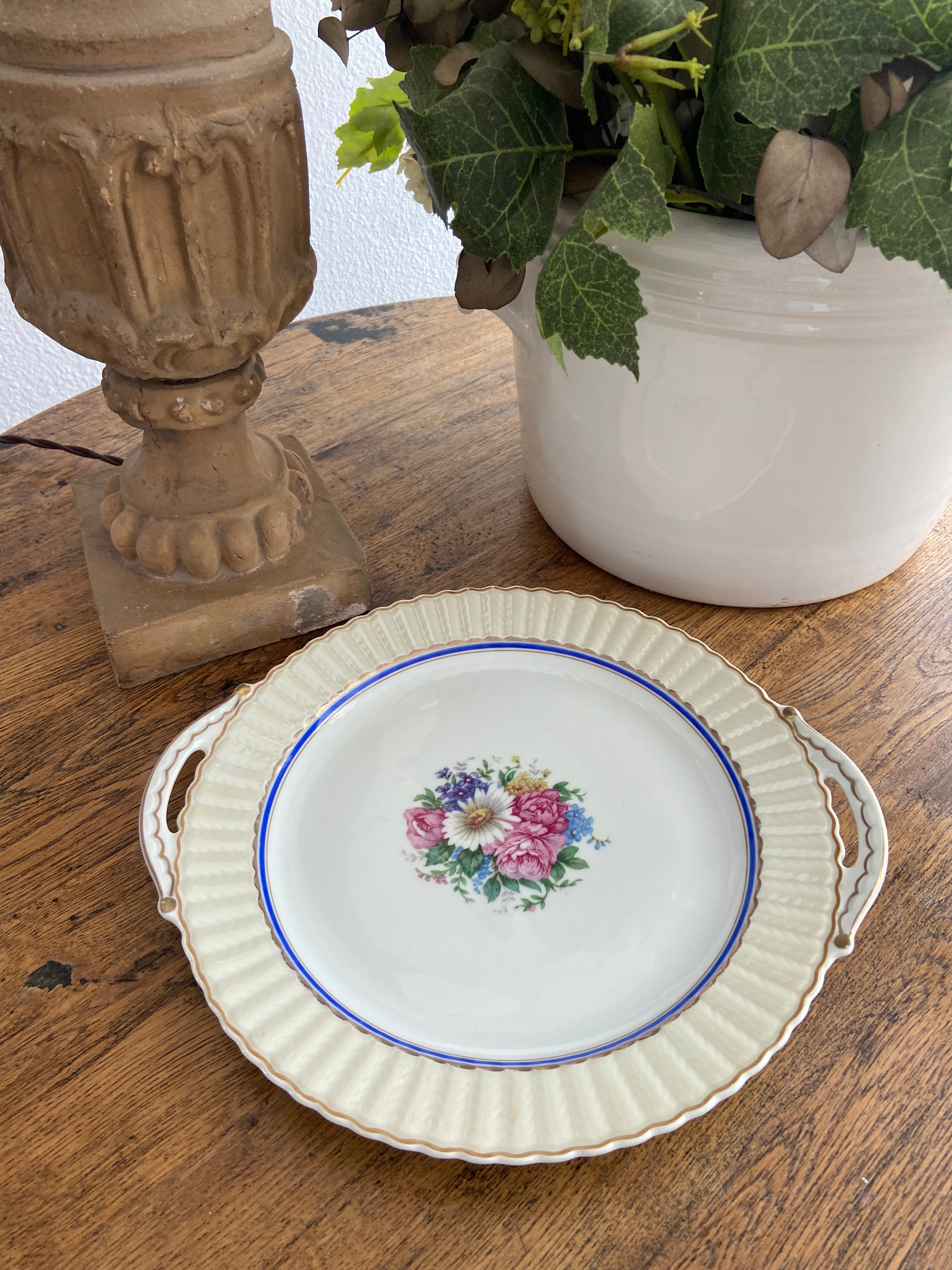 Fuente redonda con asas en porcelana francesa de Limoges "Bernardaud & Cia"