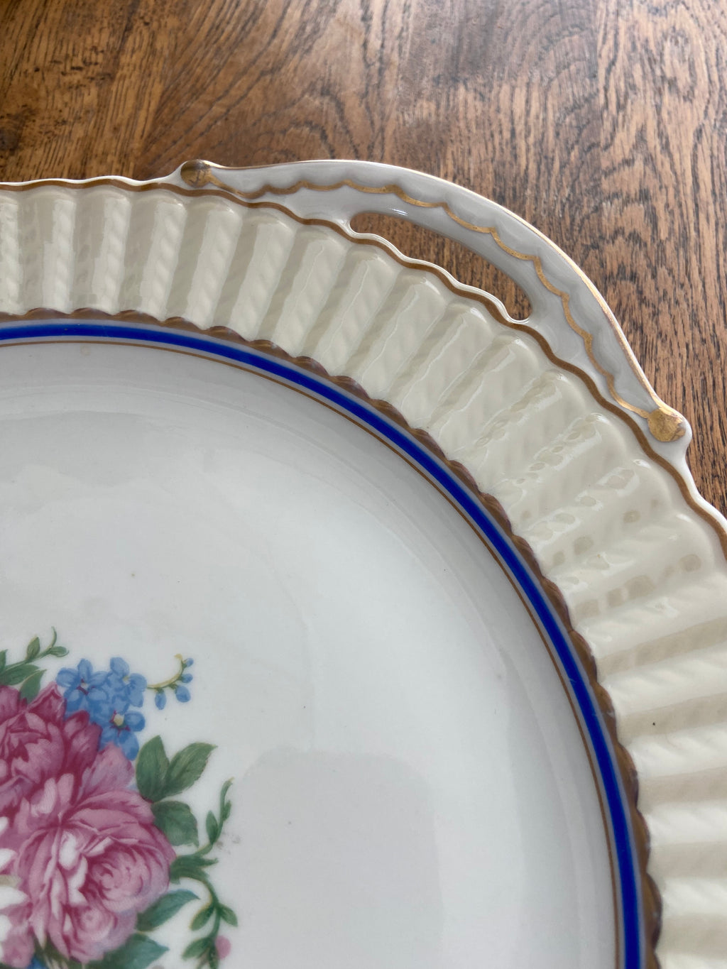Fuente redonda con asas en porcelana francesa de Limoges "Bernardaud & Cia"