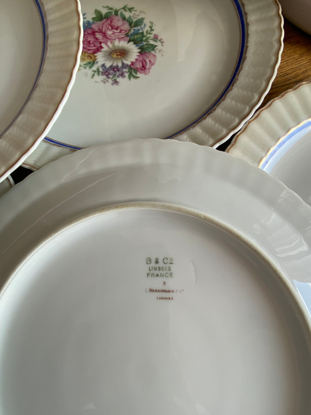 6 platos llanos en porcelana francesa de Limoges "Bernardaud & Cia"