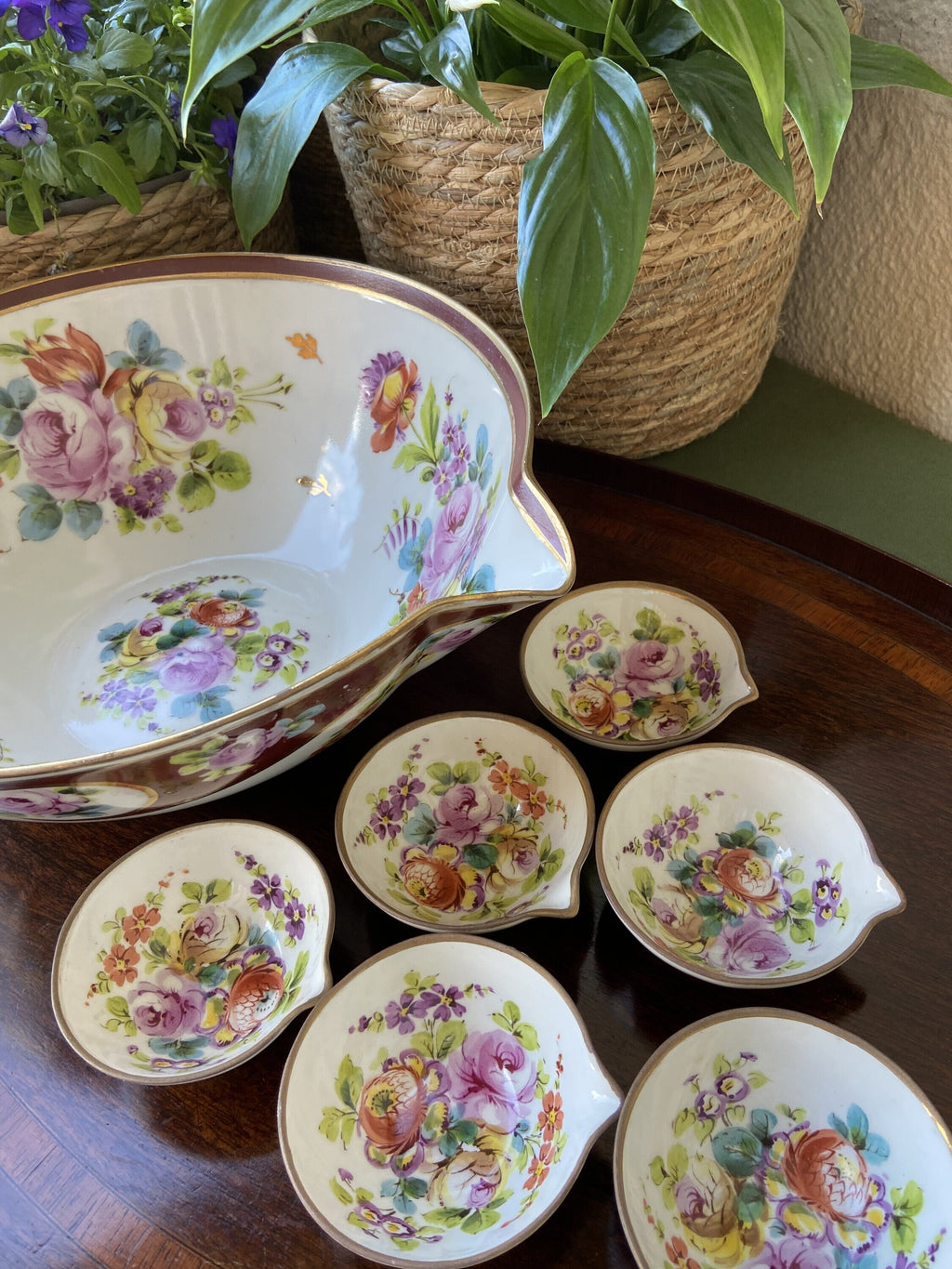 Bol y 6 boles pequeños en porcelana alemana "Meissen".