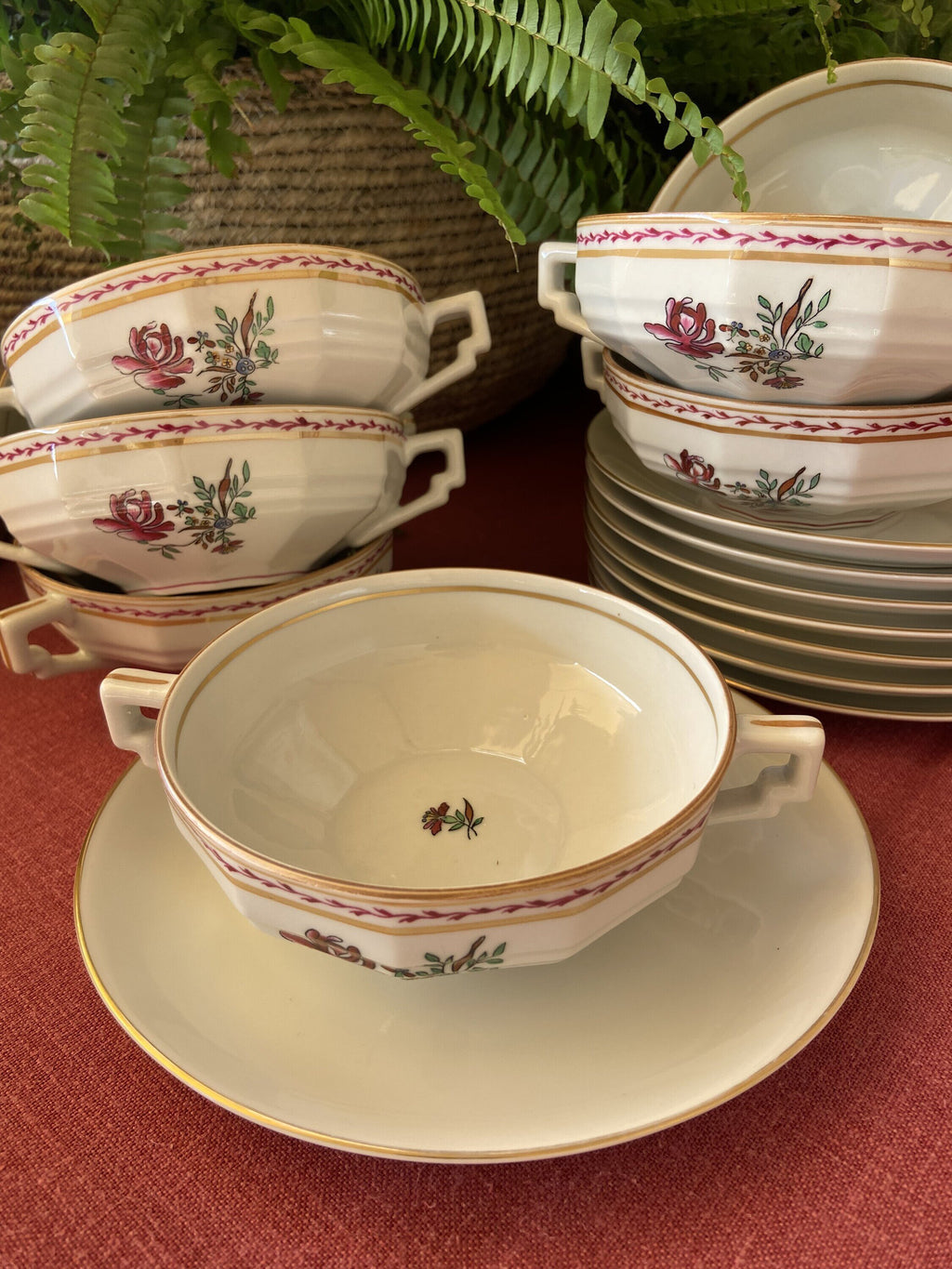 8 tazas de consomé en porcelana "Vista Alegre"