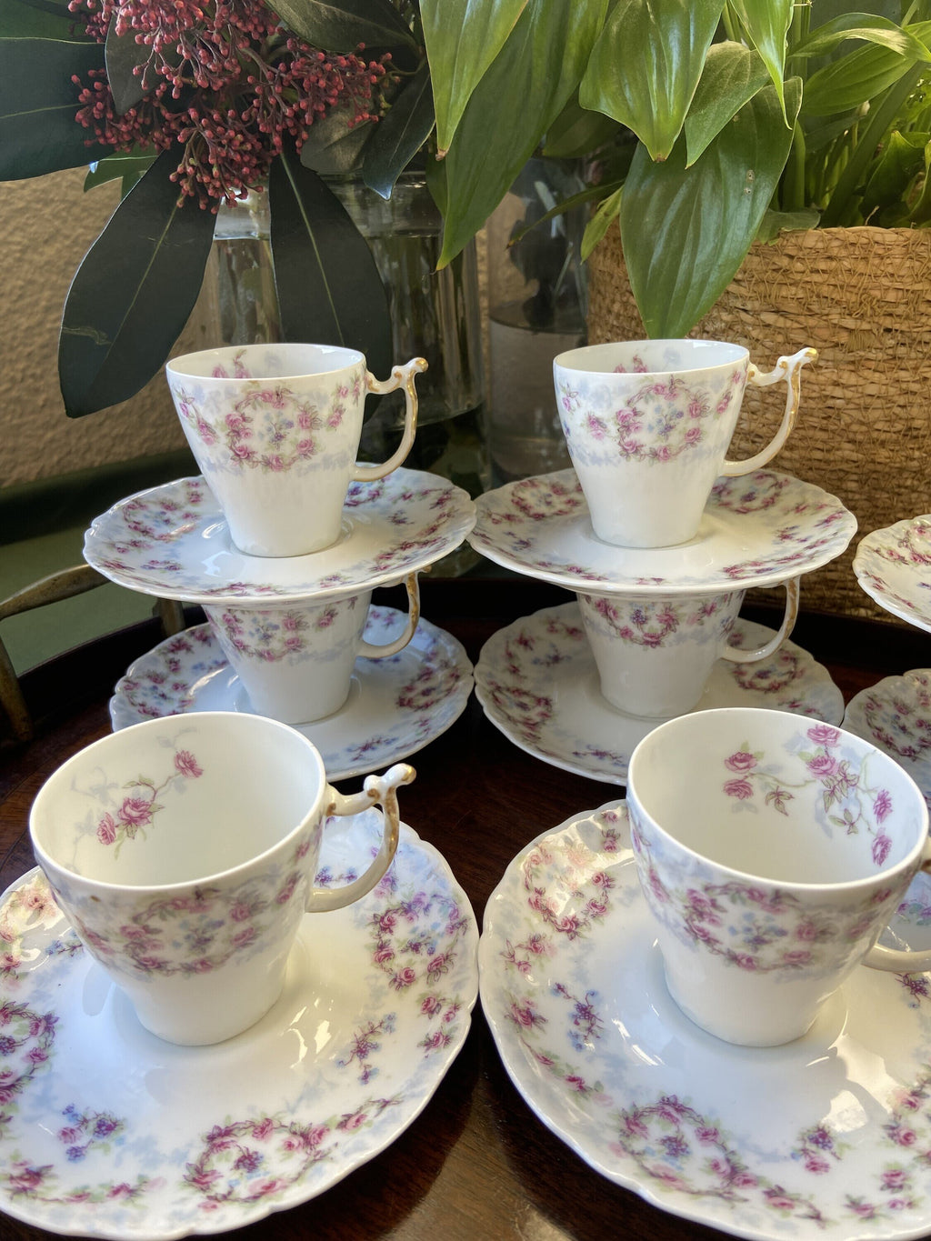 7 tazas de moka, en fina porcelana francesa  "J.P."  de Limoges.