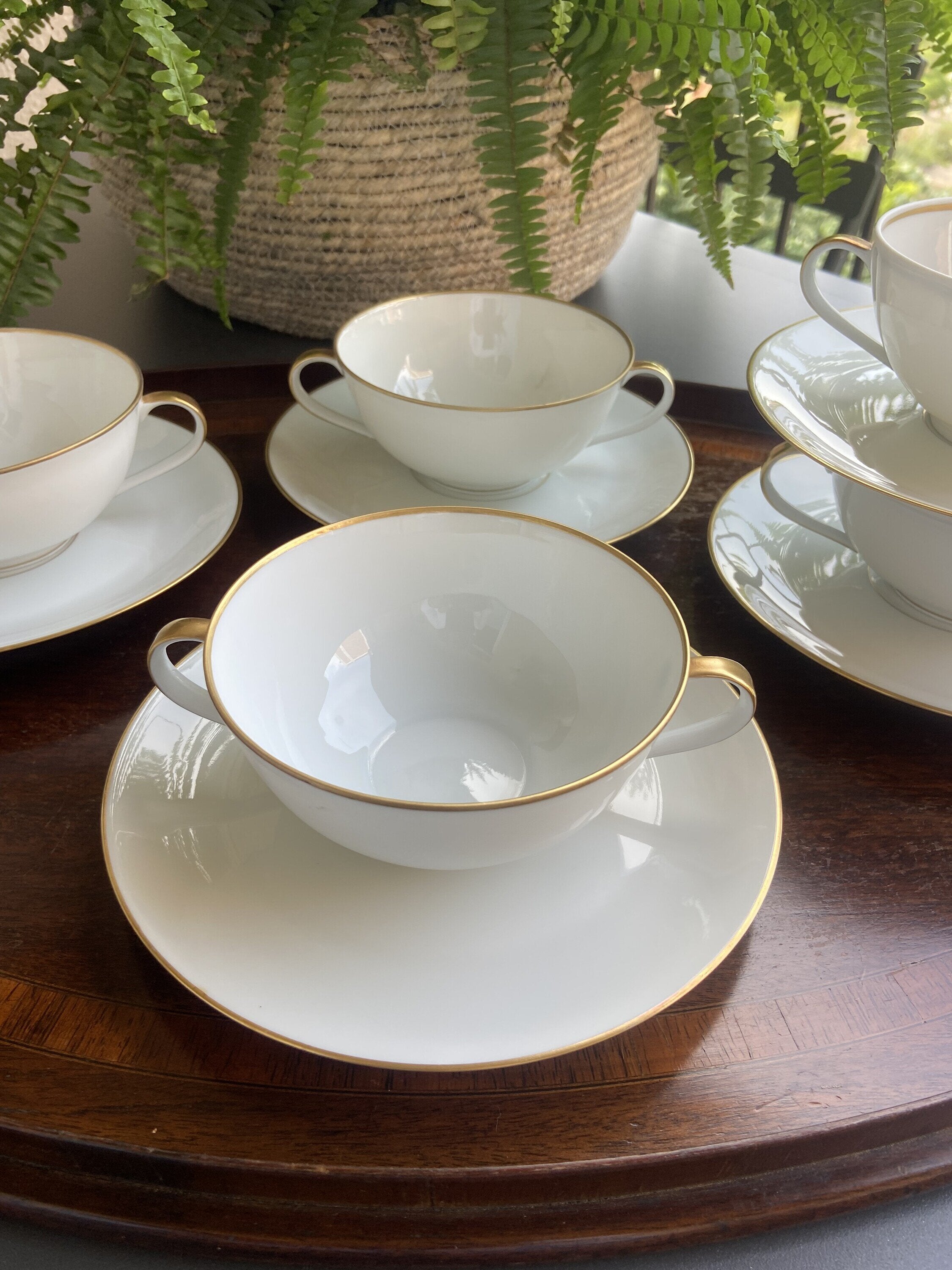 5 tazas de consomé en porcelana francesa de "Limoges".