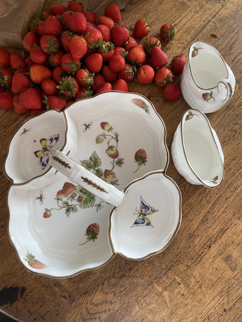 Cesta en porcelana inglesa "Copeland".