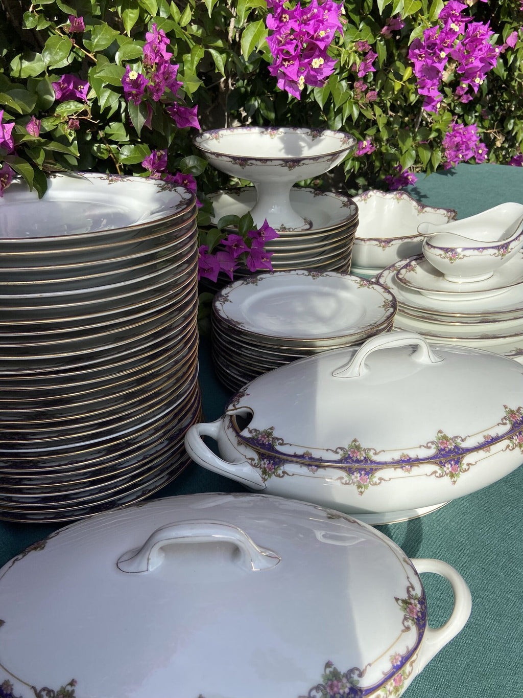 Vajilla en fina porcelana francesa de Limoges "W.G. & Cª"