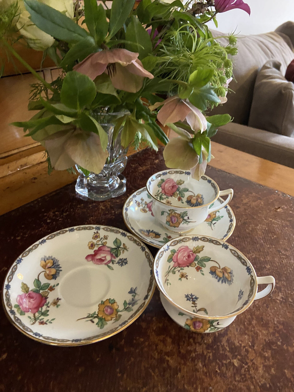 Pareja de tazas decafe en fina porcelana inglesa "Aynsley".