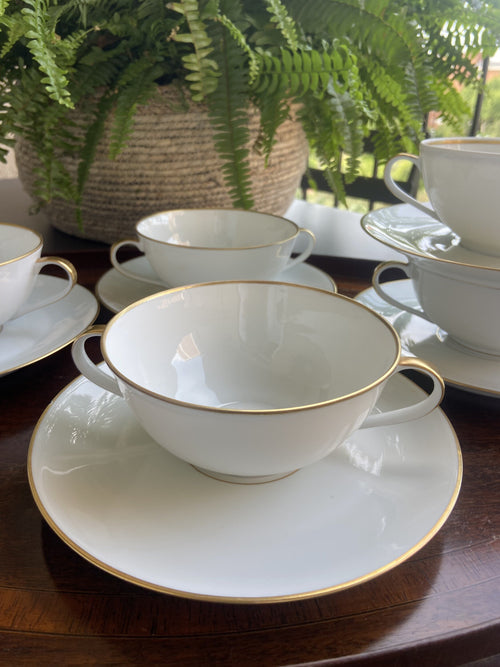 5 tazas de consomé en porcelana francesa de "Limoges".