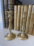 Pareja de candelabros de latón.
