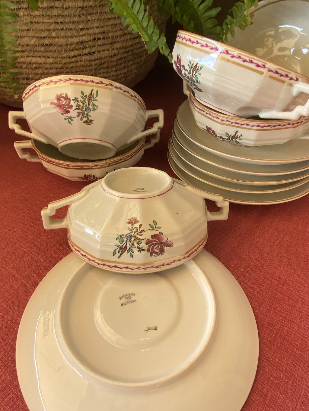 6 tazas de consomé en porcelana "Vista Alegre"