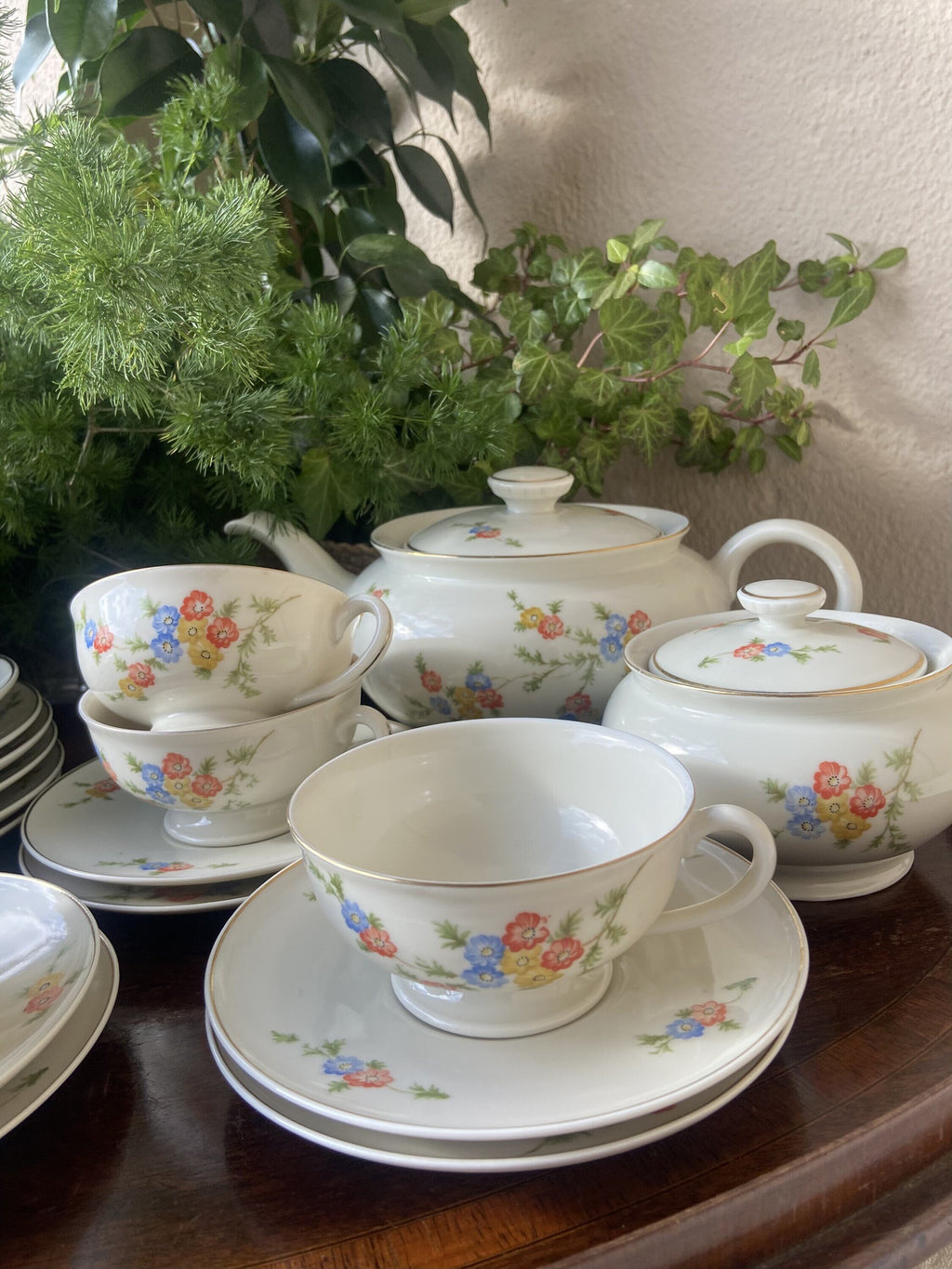 Juego de té y 6 platos de merienda en porcelana suiza "Langenthal"