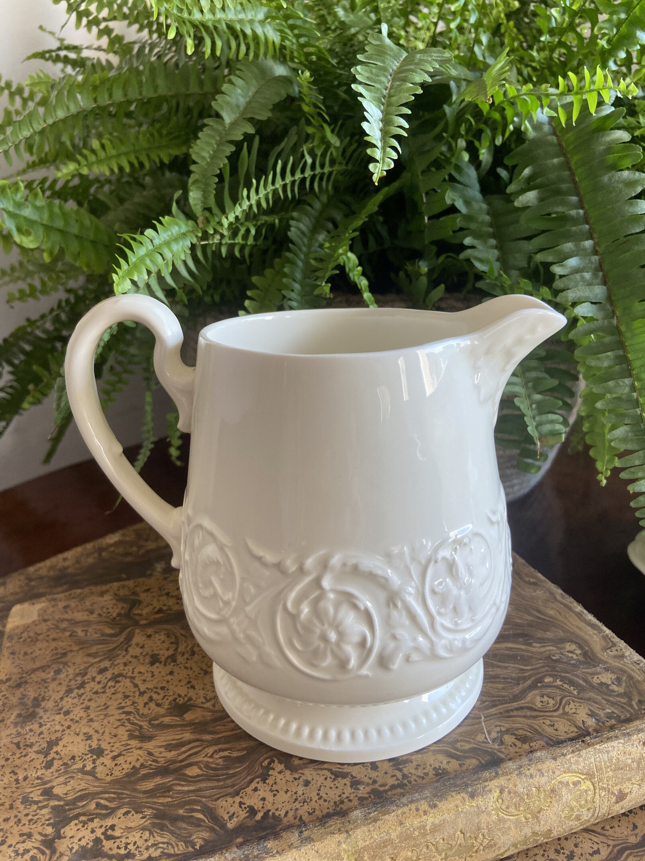 Jarra en porcelana inglesa "Wedgwood" (mod. Barlaston)