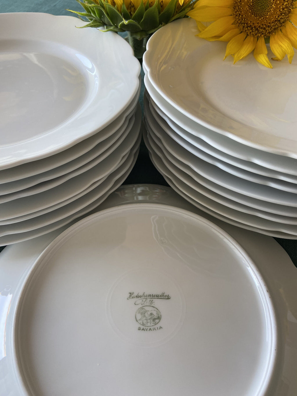 18 platos llanos en porcelana alemana "Hutschenreuther".