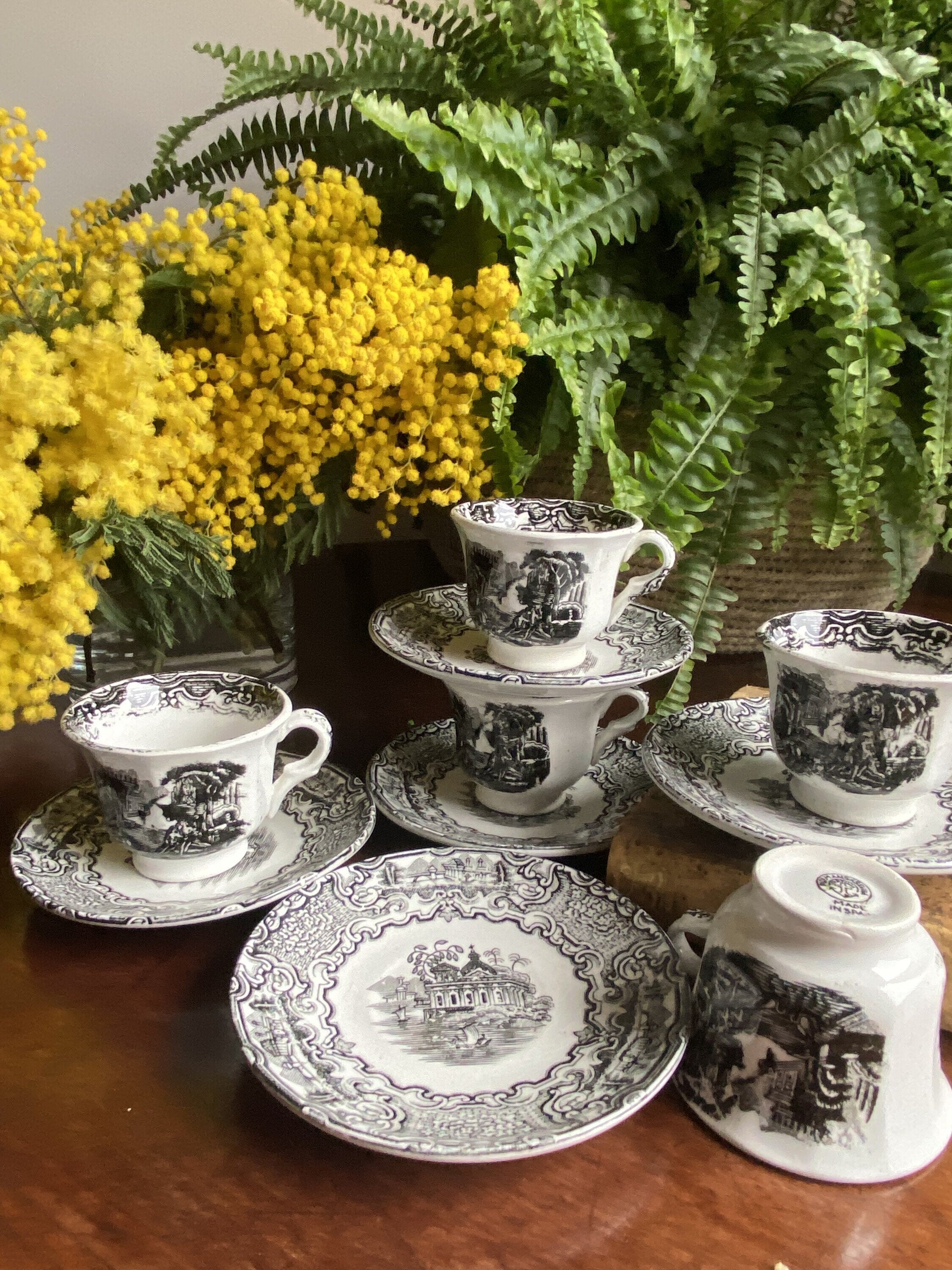 5 tazas de café en loza "Pickman S.A. Sevilla" Cartuja.