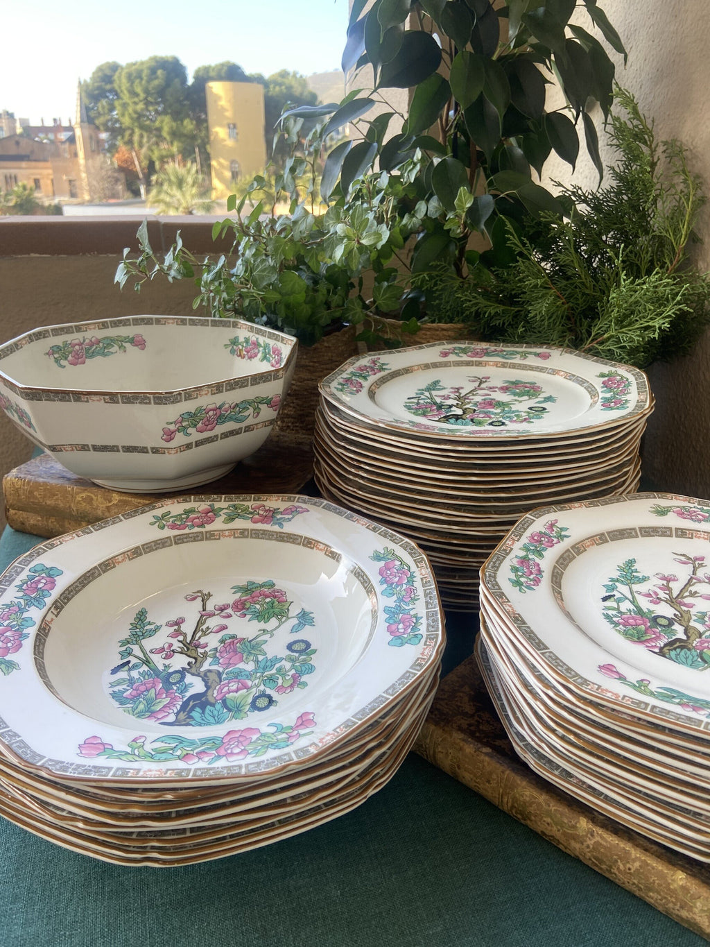 Vajilla en fina porcelana inglesa "Wood & Sons"