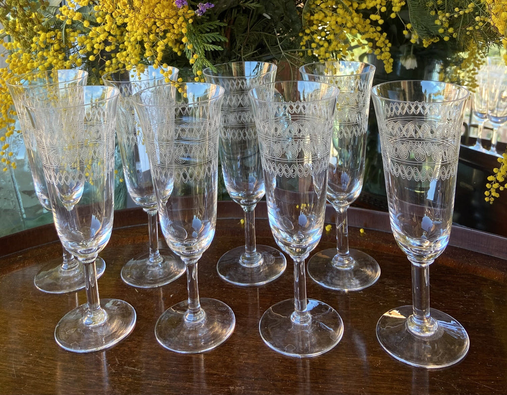 8 copas de cava en cristal serigrafiado.