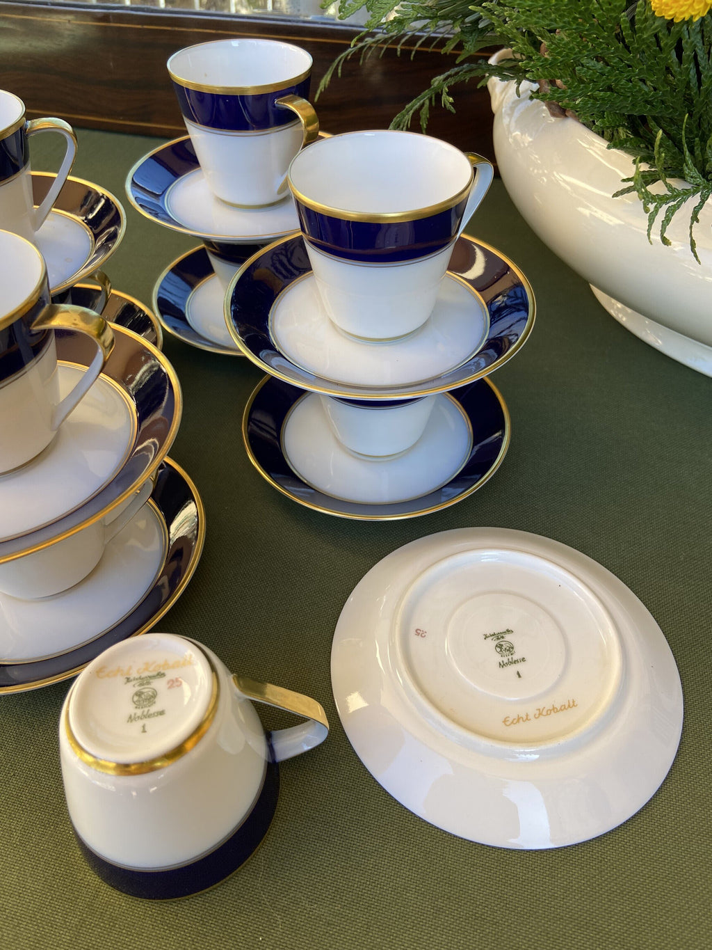 10 tazas de fina porcelana alemana "Hutschenreuther" Bavaria.