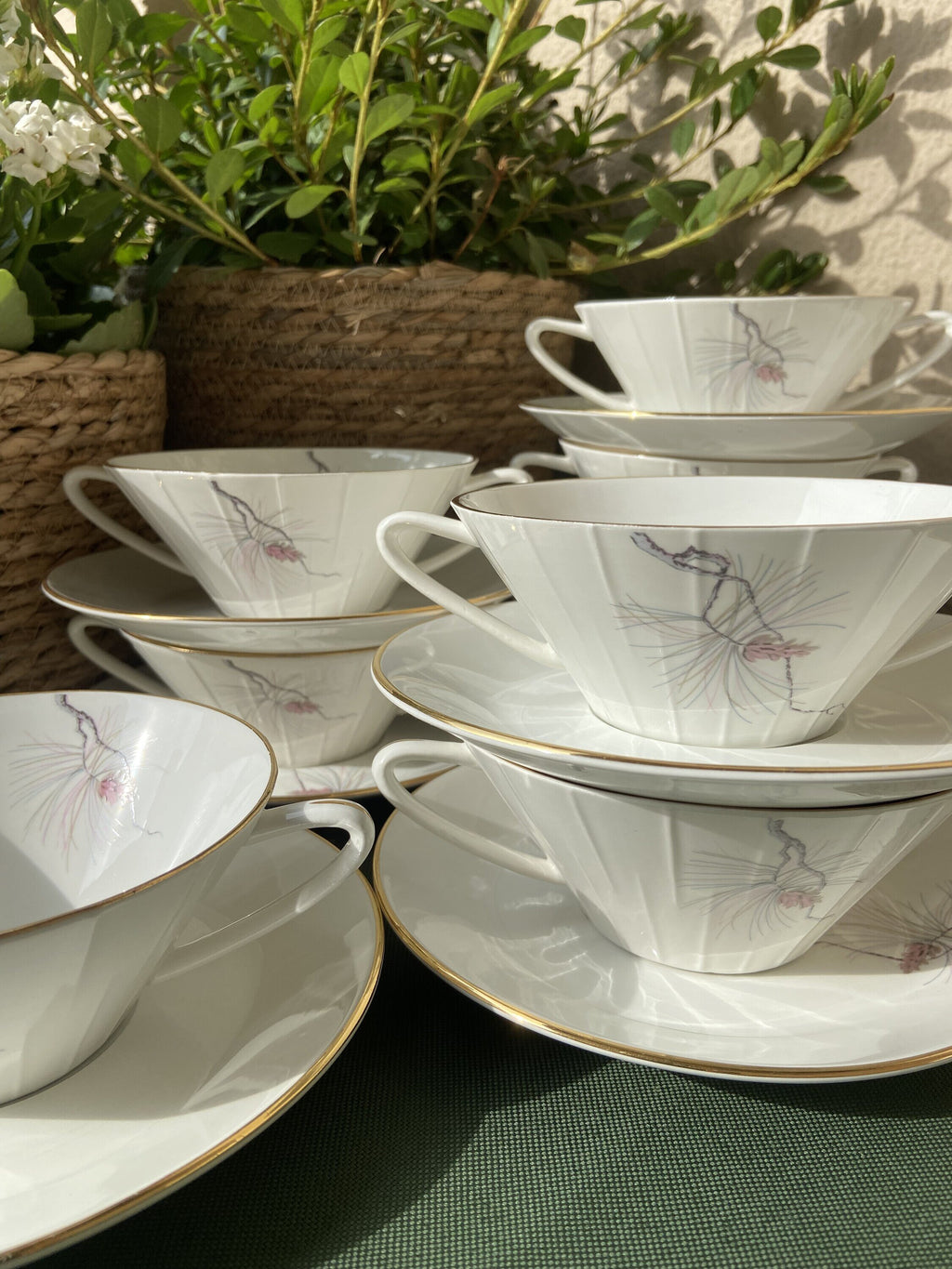 8 tazas de consomé en loza "Pontesa"