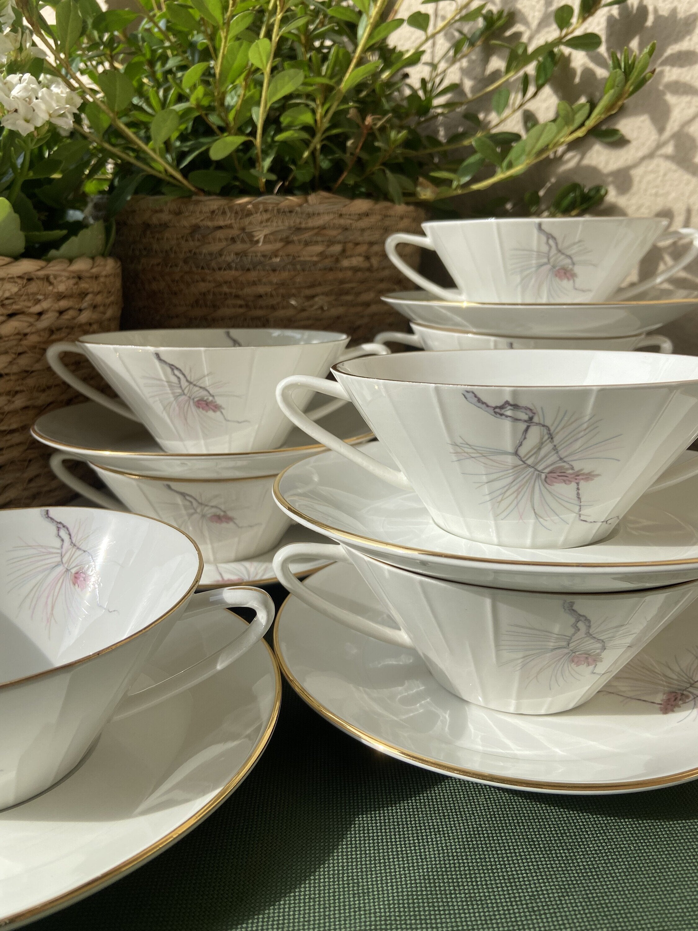 8 tazas de consomé en loza "Pontesa"