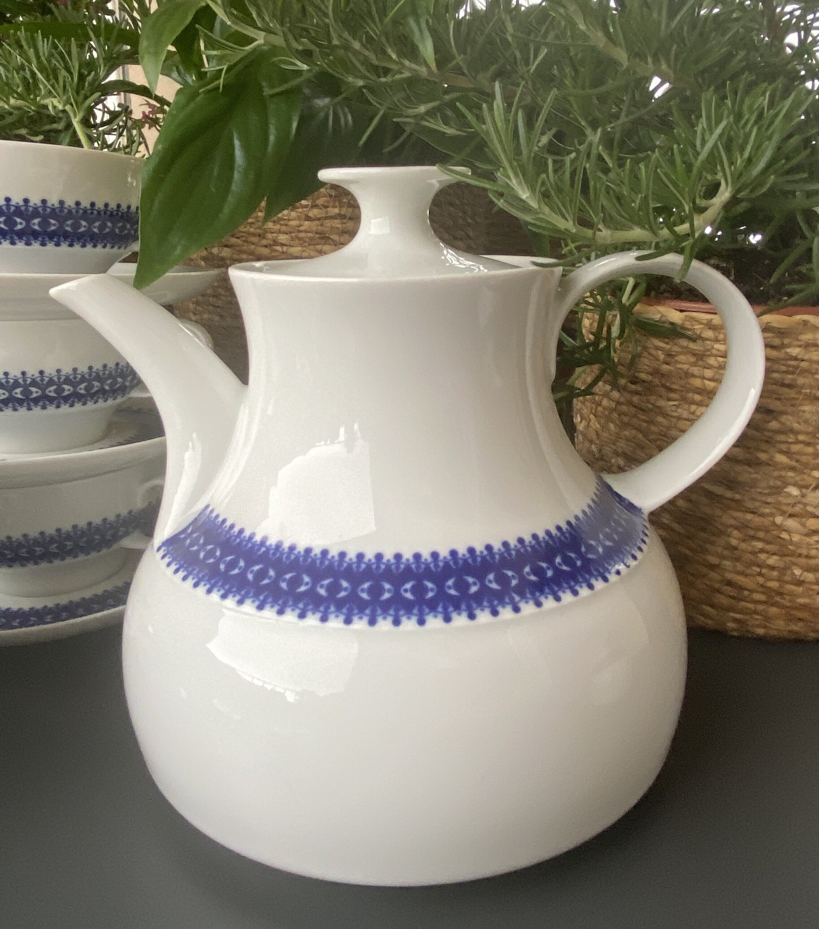 Juego de té en porcelana alemana "Thomas".